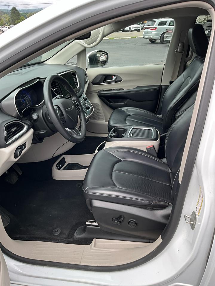 2023 Chrysler Pacifica Touring L - Photo 10