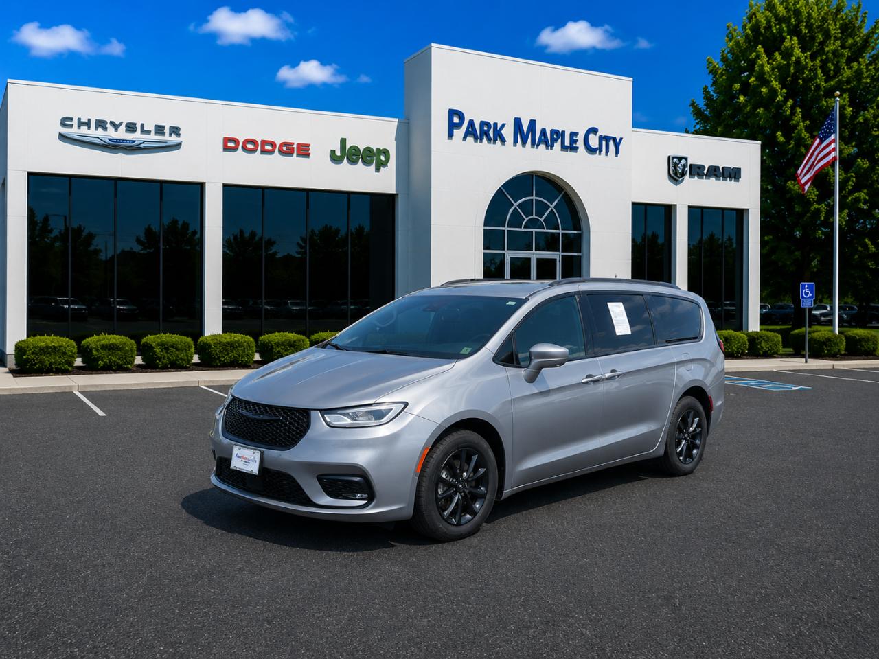 2021 Chrysler Pacifica Touring L's photo