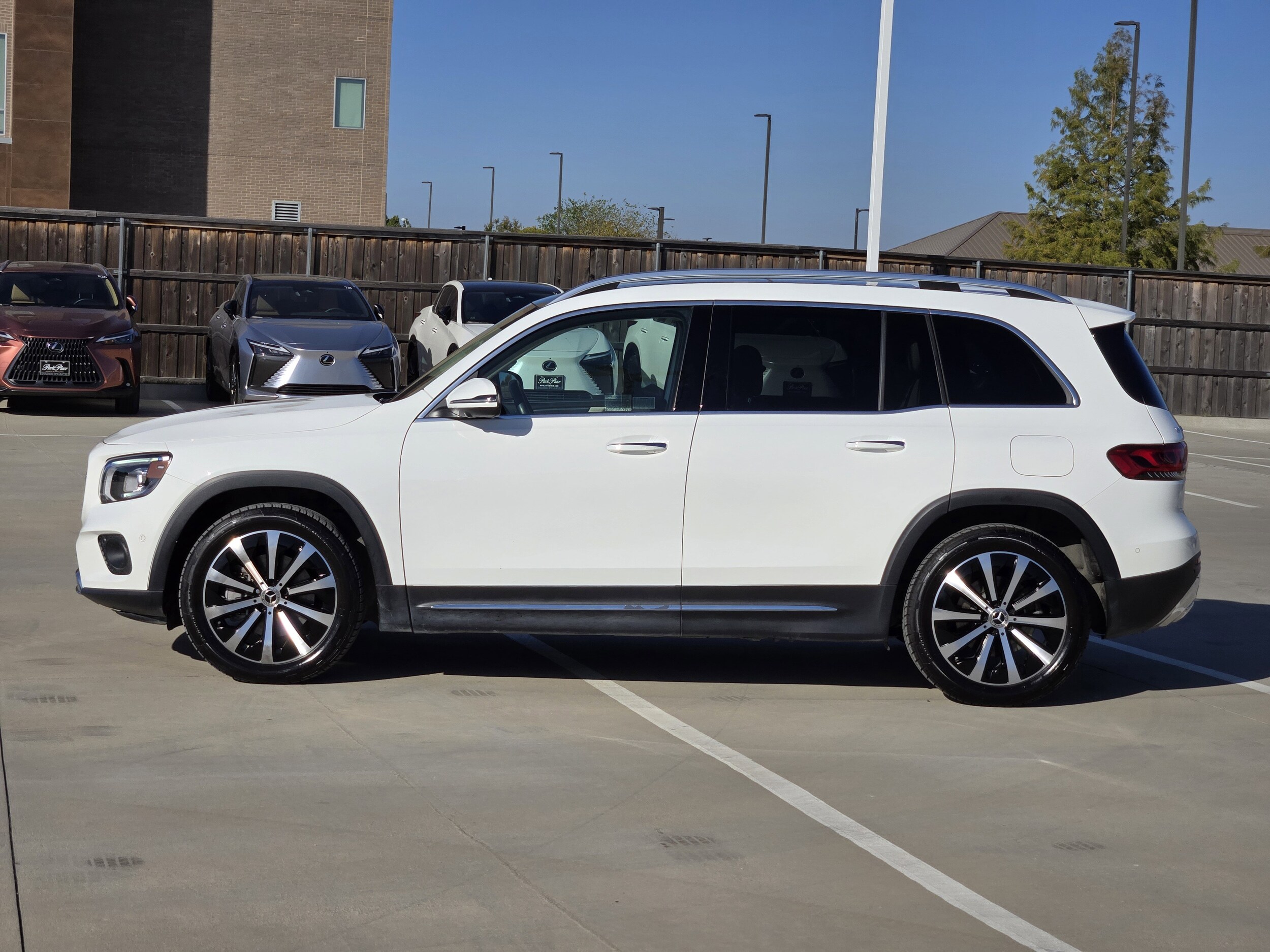 2021 Mercedes Benz GLB 250 photo 3