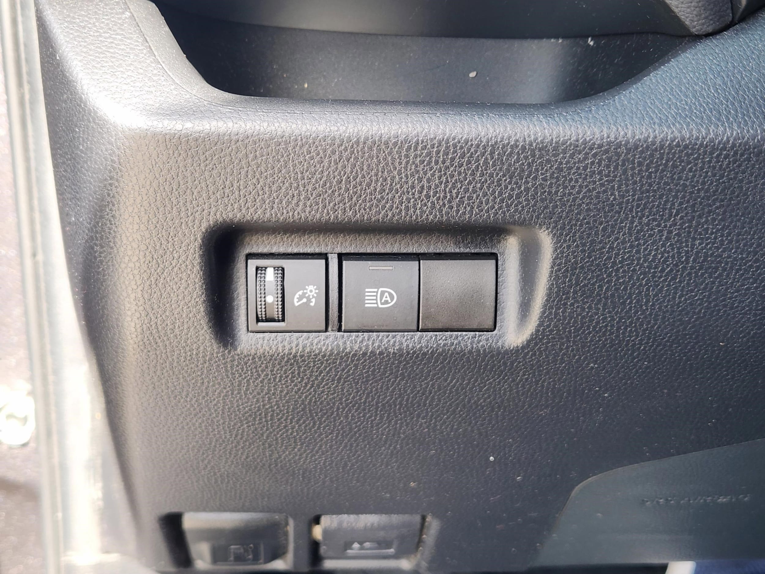 2021 Toyota RAV4 XLE - Photo 18