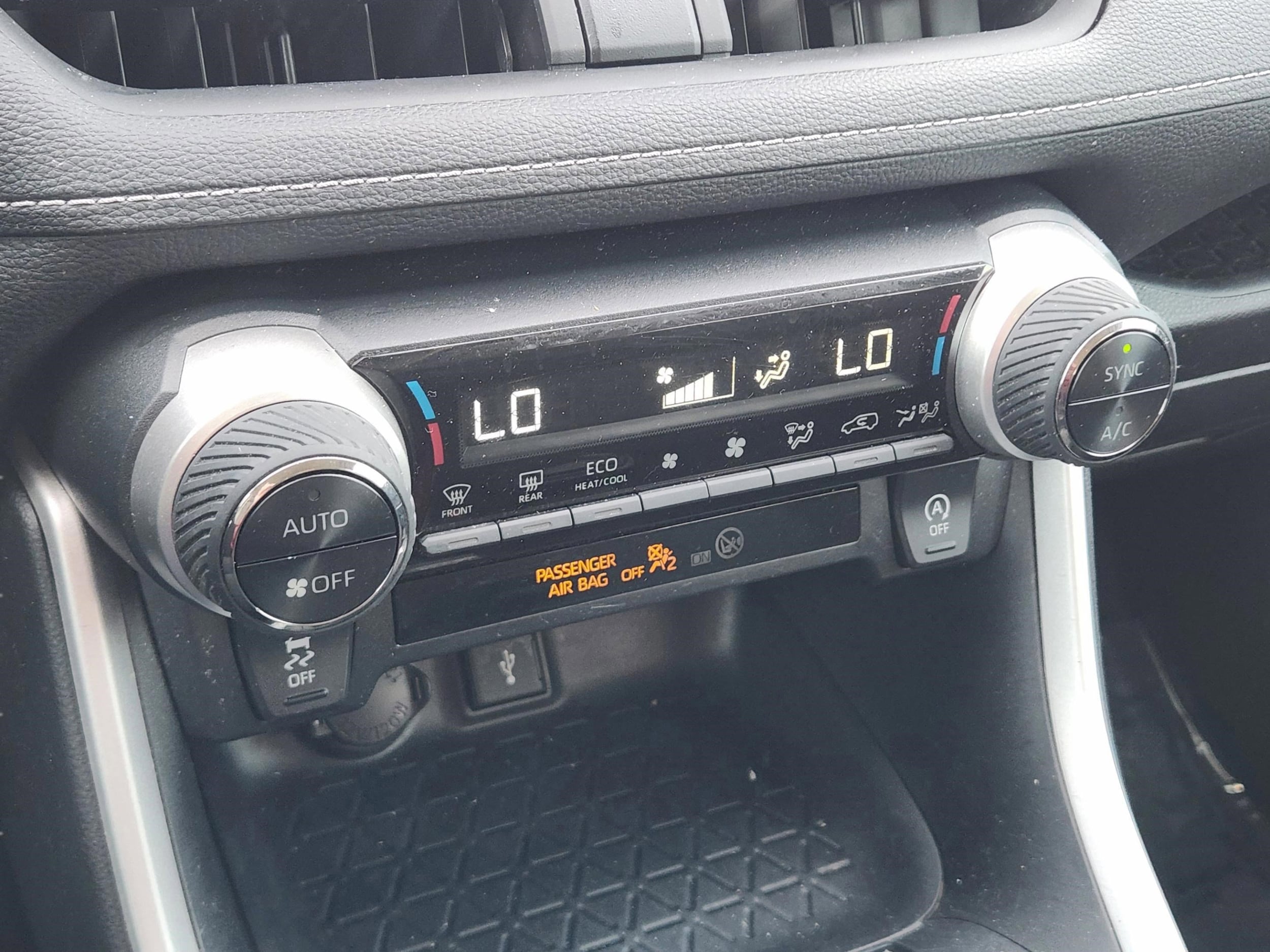 2021 Toyota RAV4 XLE - Photo 14