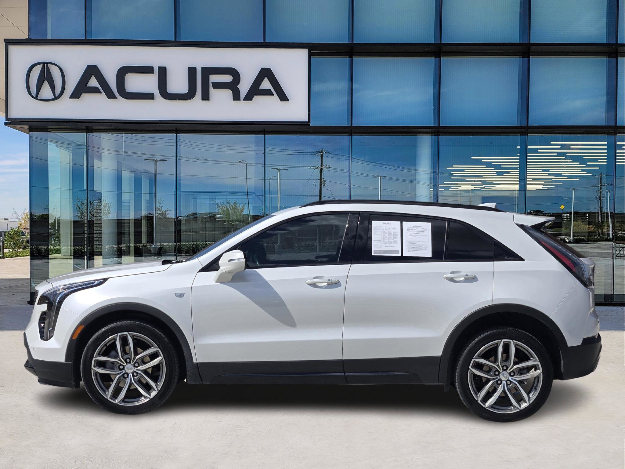2023 Cadillac XT4 Sport photo 3