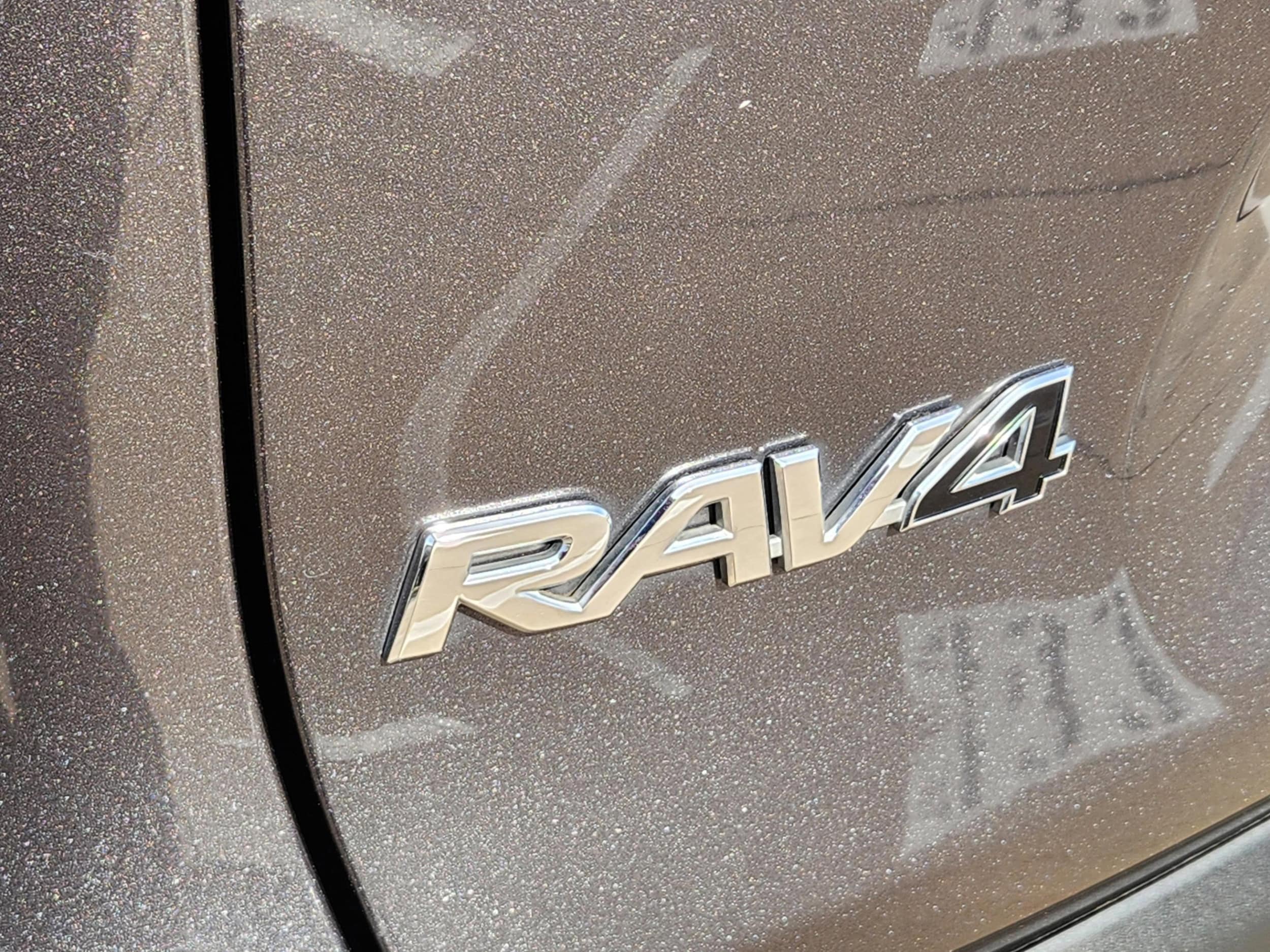 2021 Toyota RAV4 XLE - Photo 41