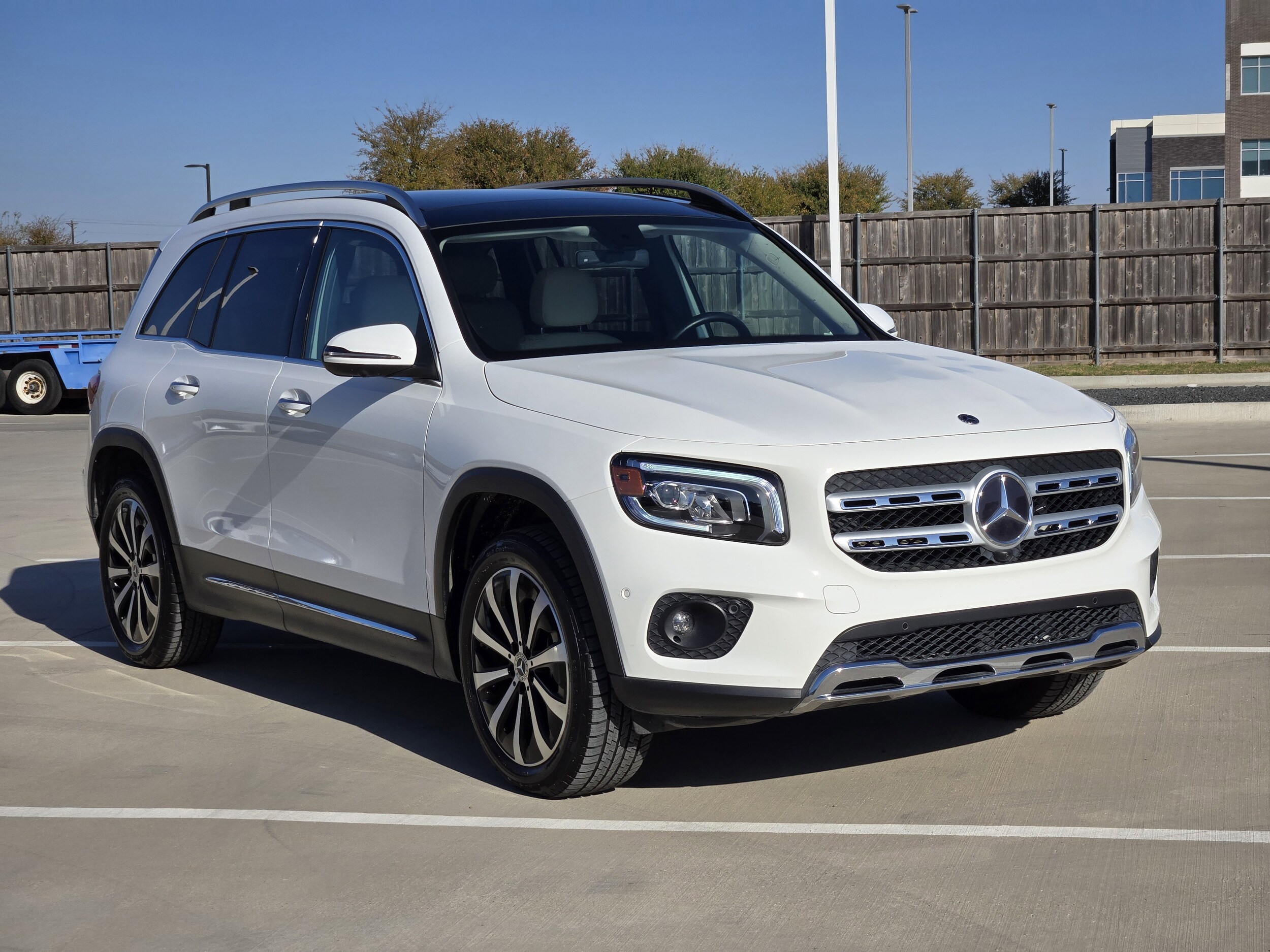 2021 Mercedes Benz GLB 250 photo 2