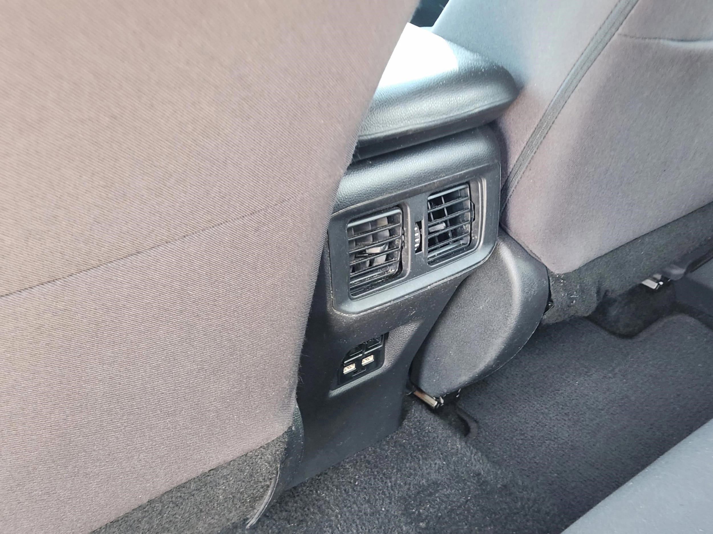 2021 Toyota RAV4 XLE - Photo 28