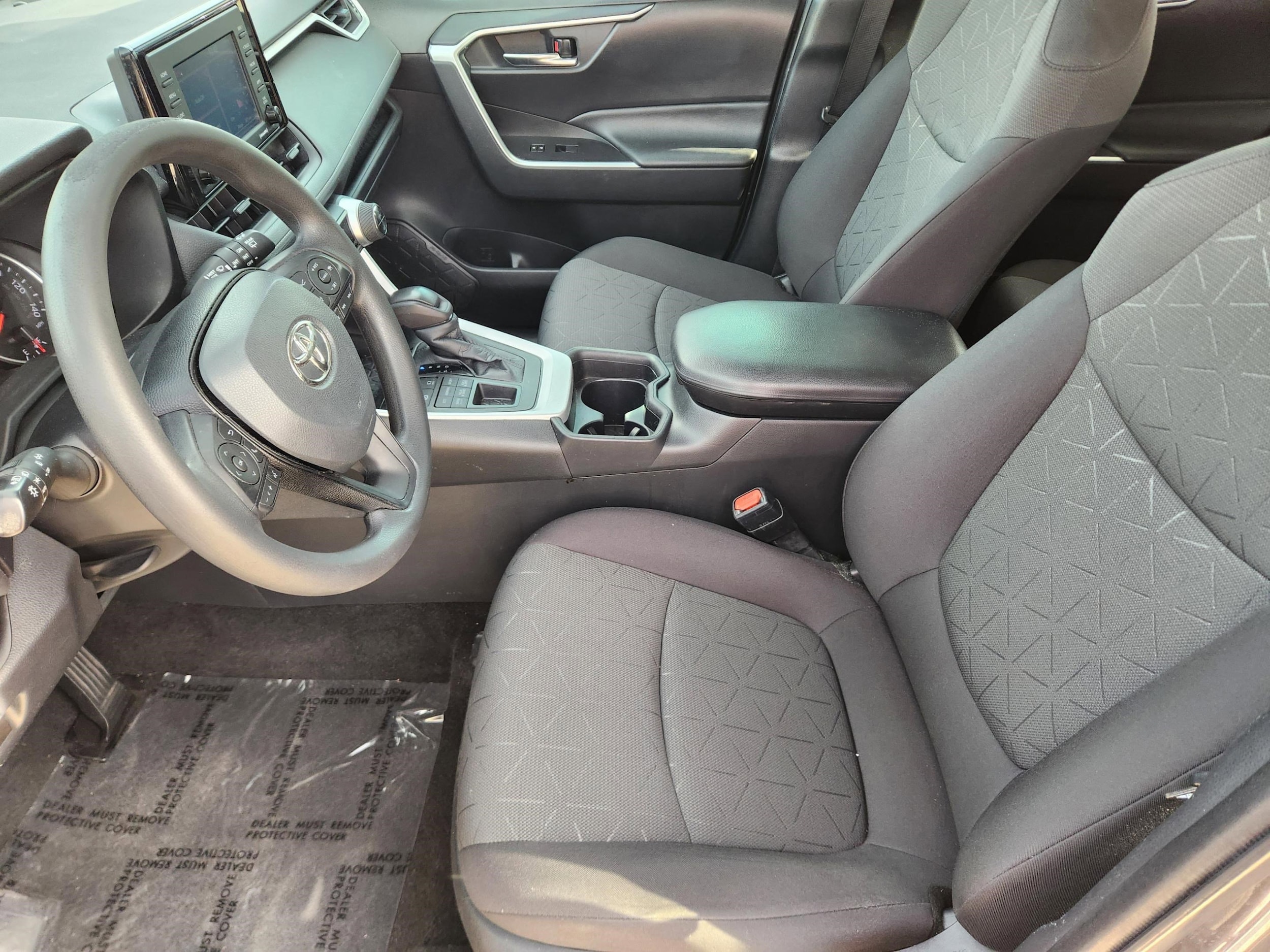 2021 Toyota RAV4 XLE - Photo 6