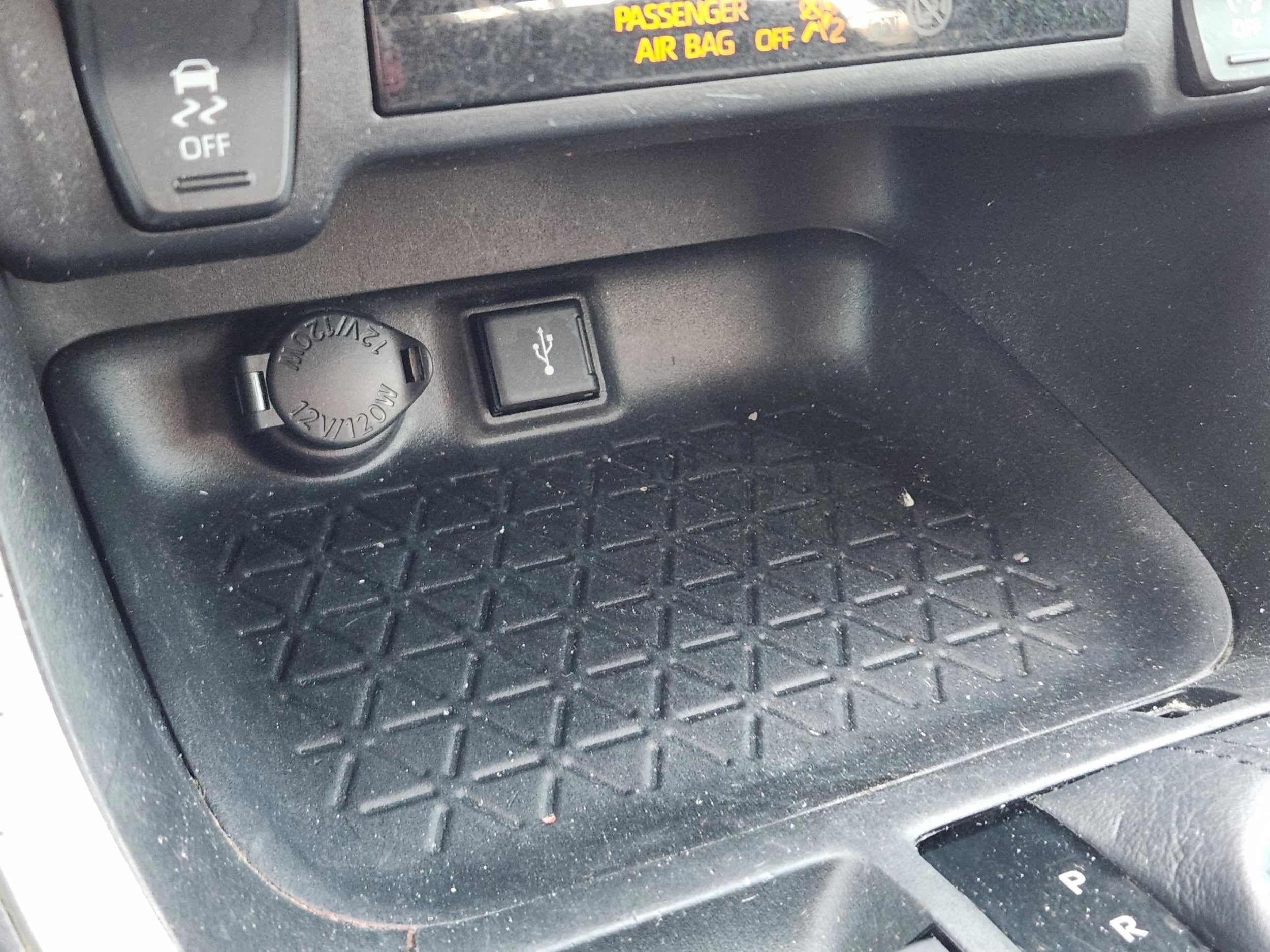 2021 Toyota RAV4 XLE - Photo 15