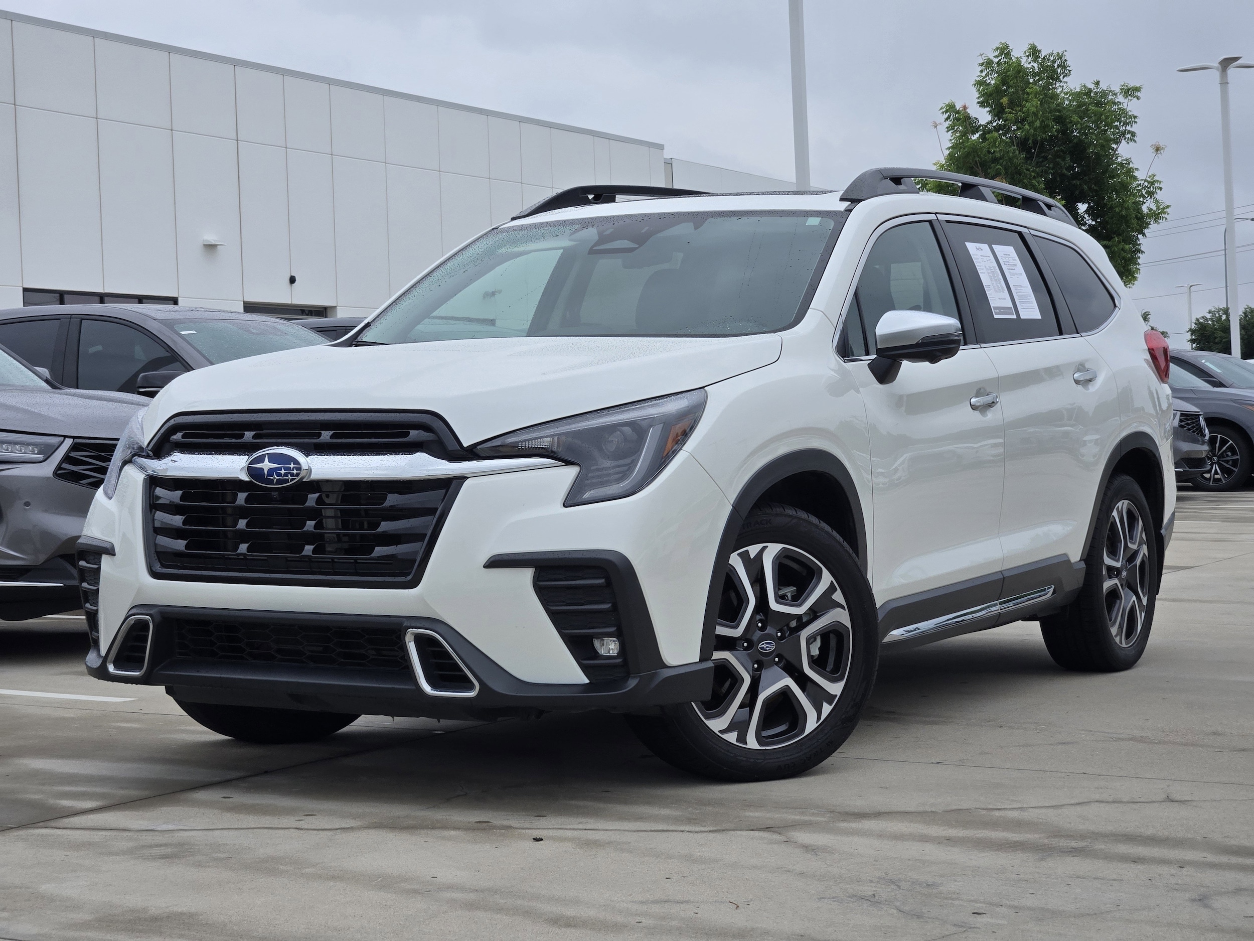 2023 Subaru Ascent Touring's photo