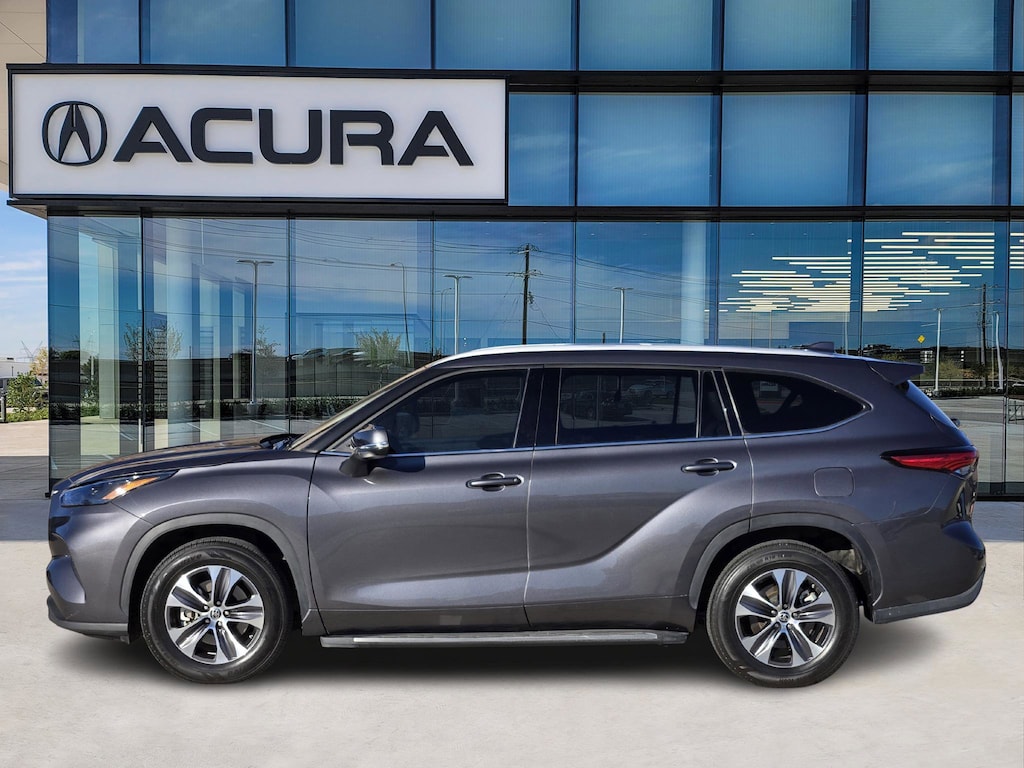 Used 2022 Toyota Highlander XLE SUV