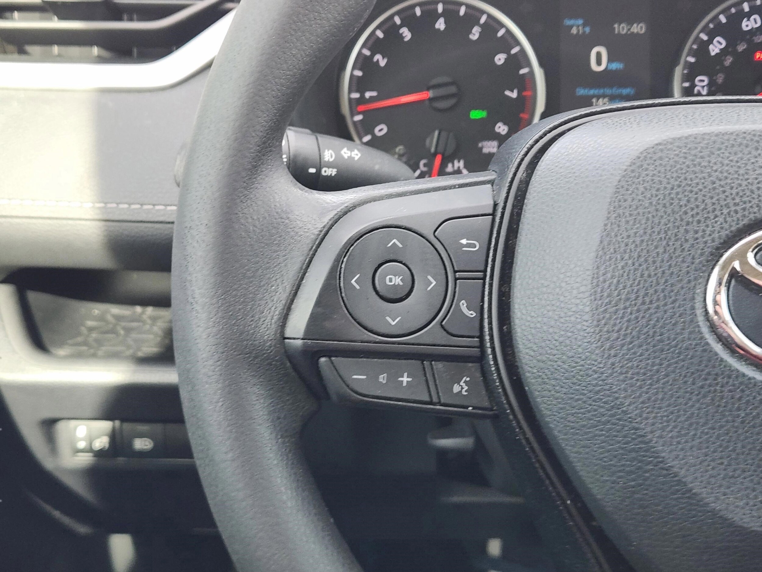2021 Toyota RAV4 XLE - Photo 25