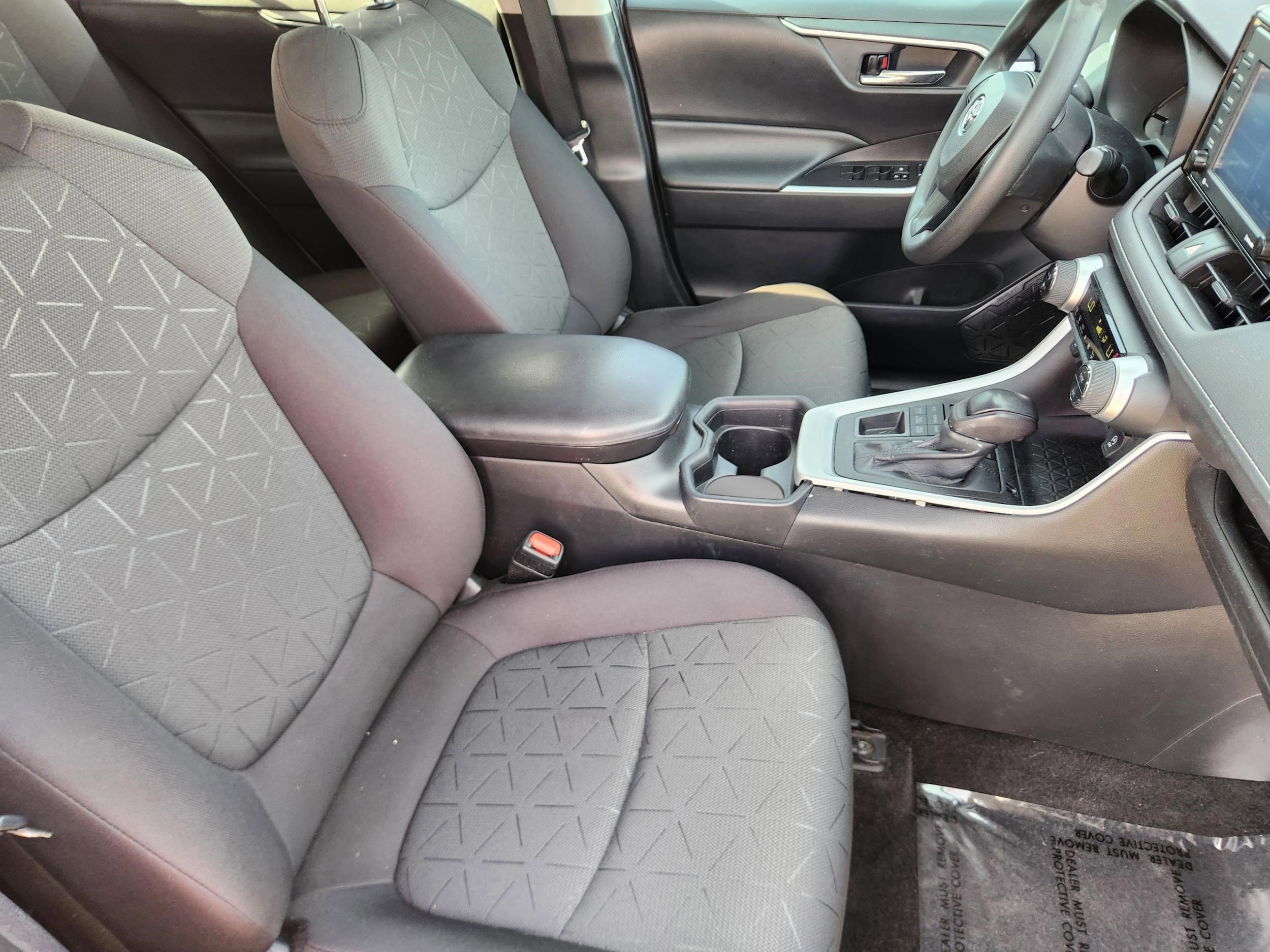 2021 Toyota RAV4 XLE - Photo 7