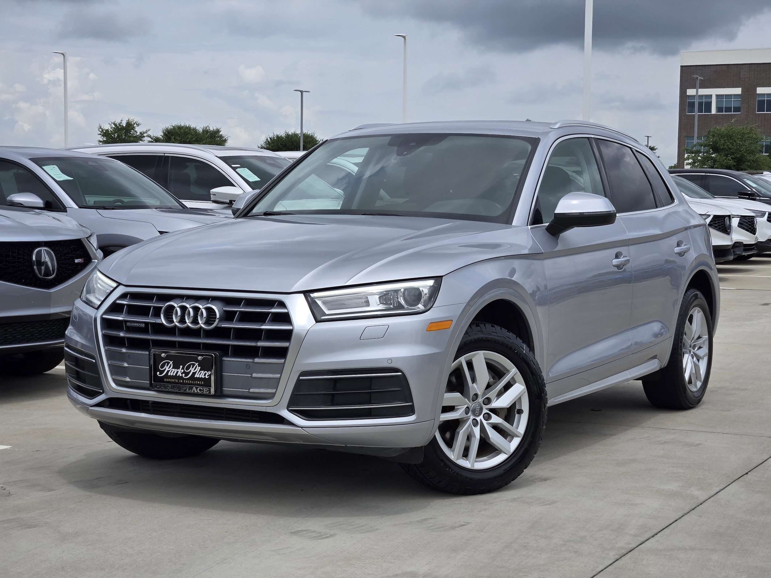 2020 Audi Q5 45 Titanium quattro S tronic Premium's photo