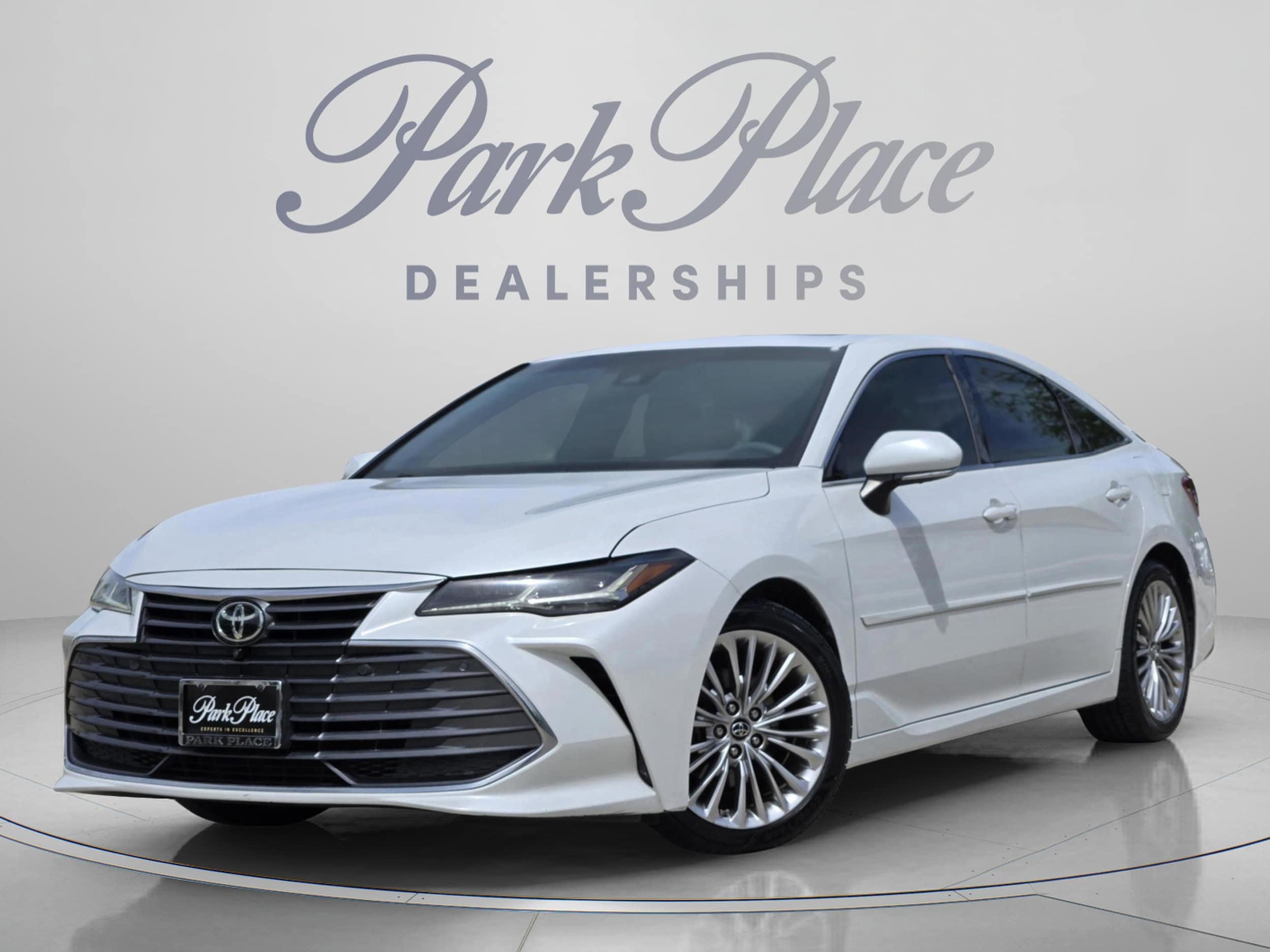 2019 Toyota Avalon Limited's photo
