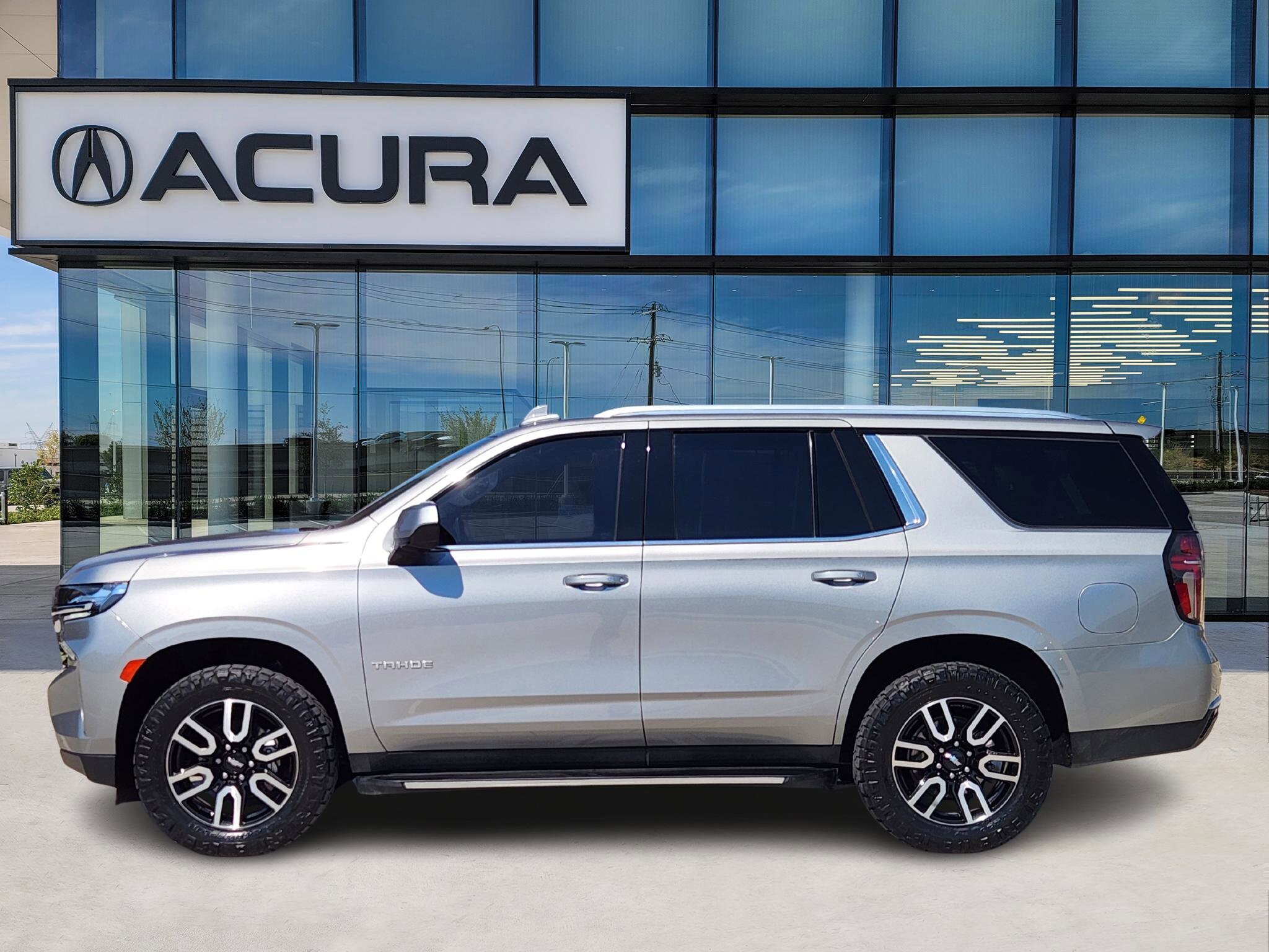 2023 Chevrolet Tahoe LT photo 2