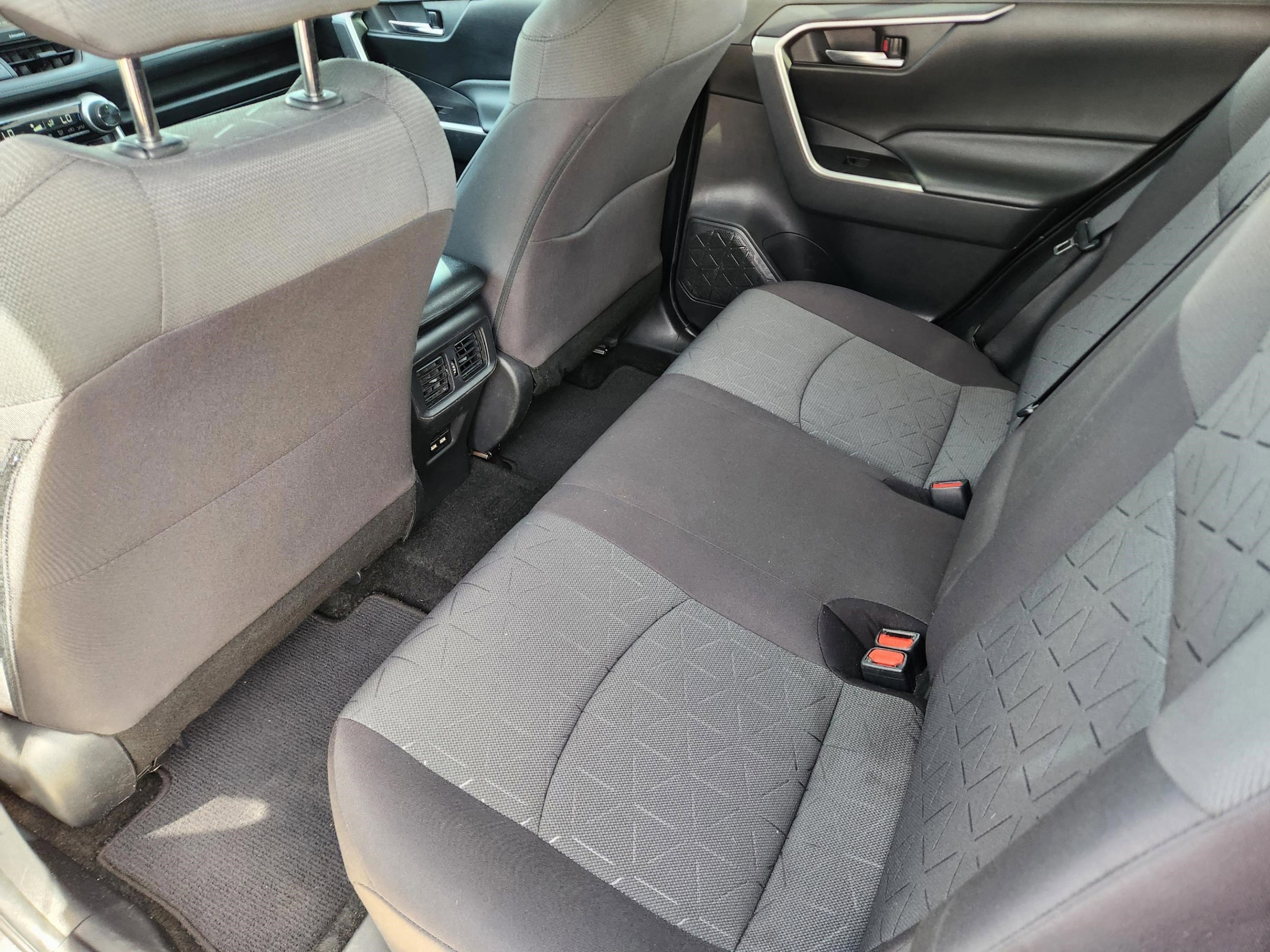 2021 Toyota RAV4 XLE - Photo 27