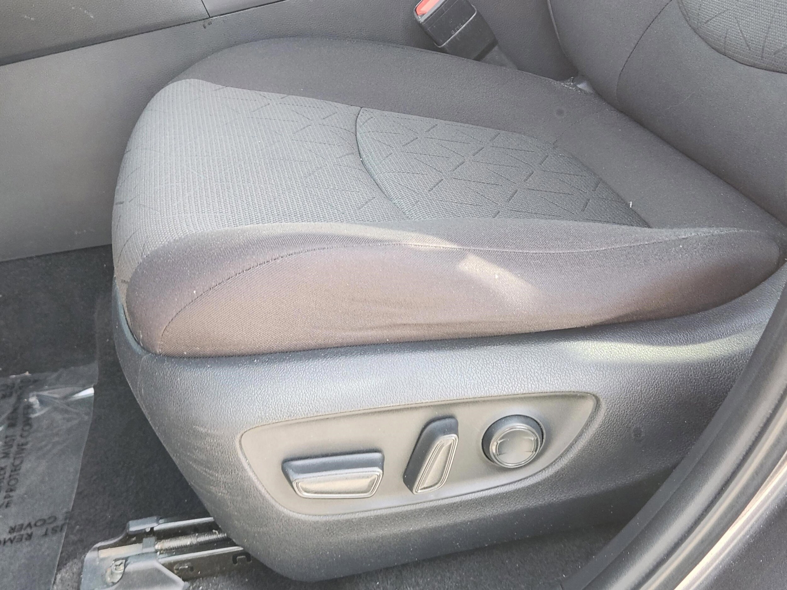 2021 Toyota RAV4 XLE - Photo 21