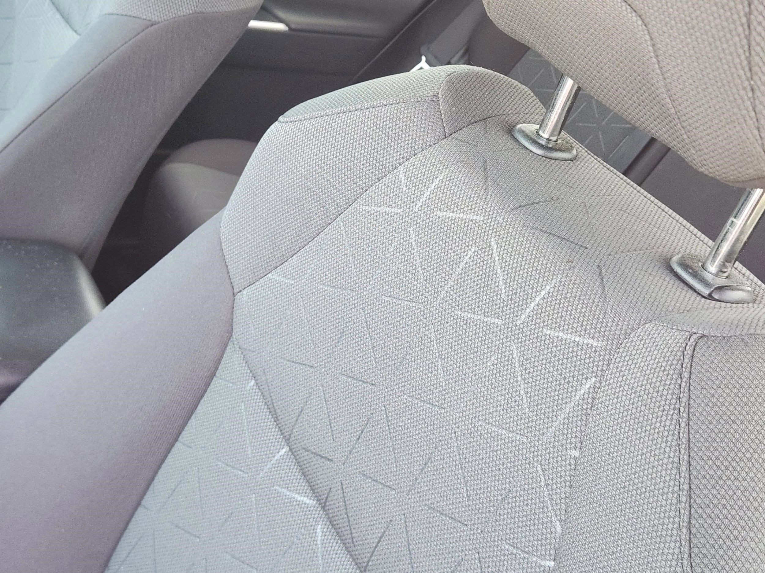 2021 Toyota RAV4 XLE - Photo 9