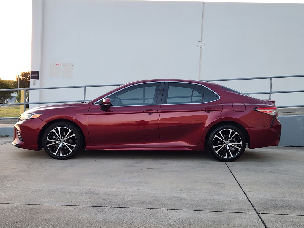Used 2018 Toyota Camry SE LE Auto