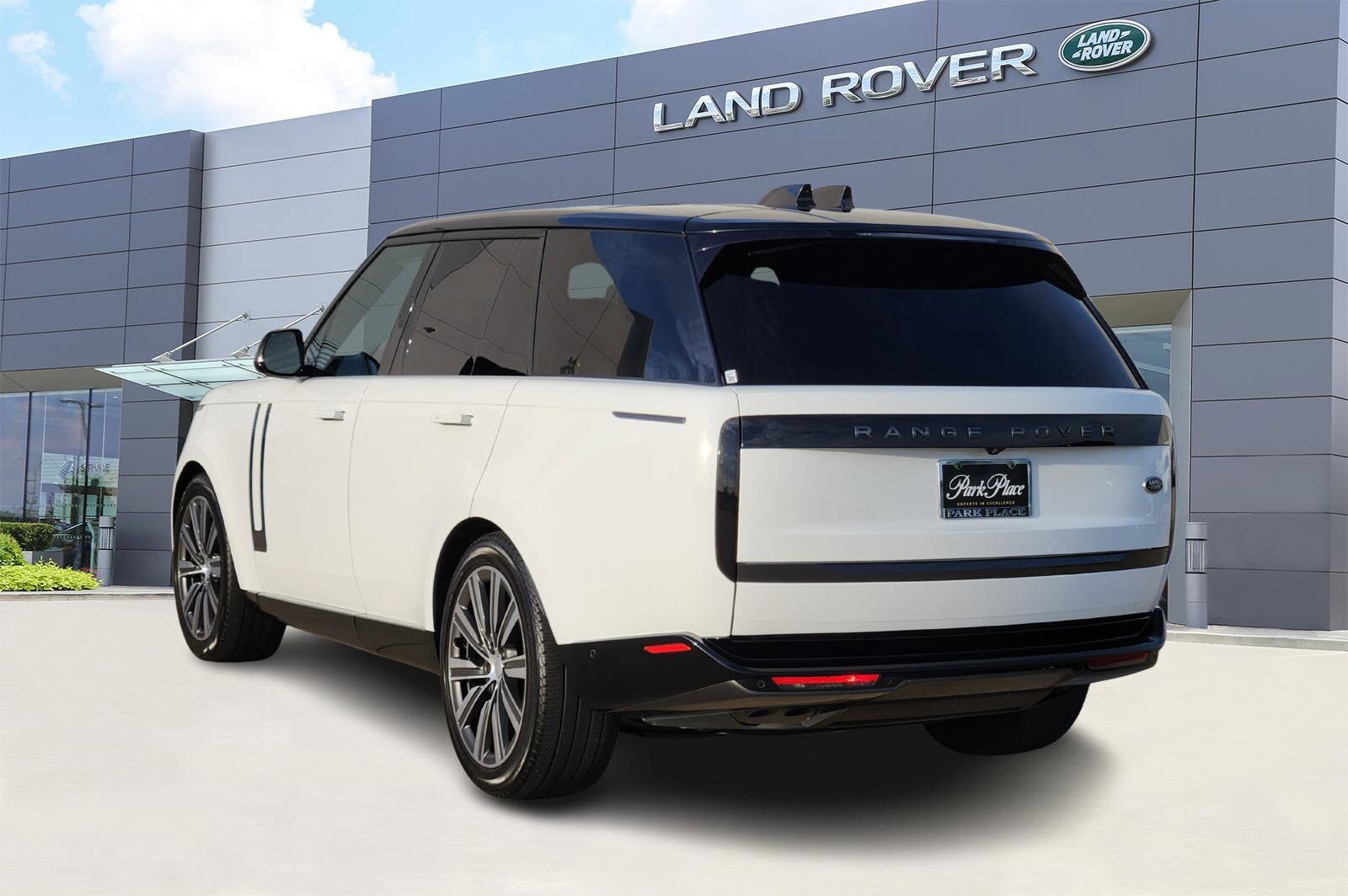 2023 Land Rover Range Rover SE photo 4