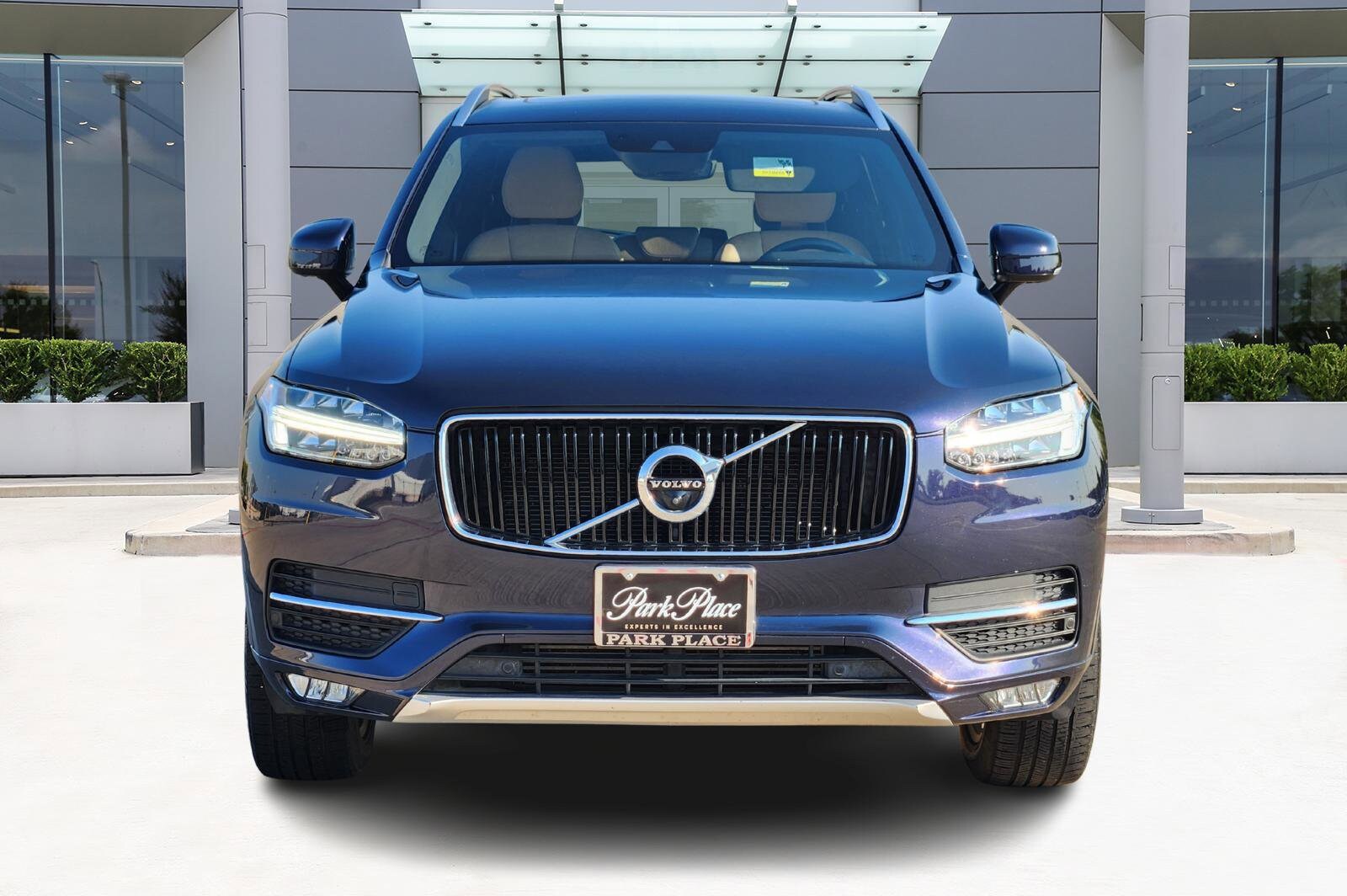 2017 Volvo XC90 Momentum photo 2