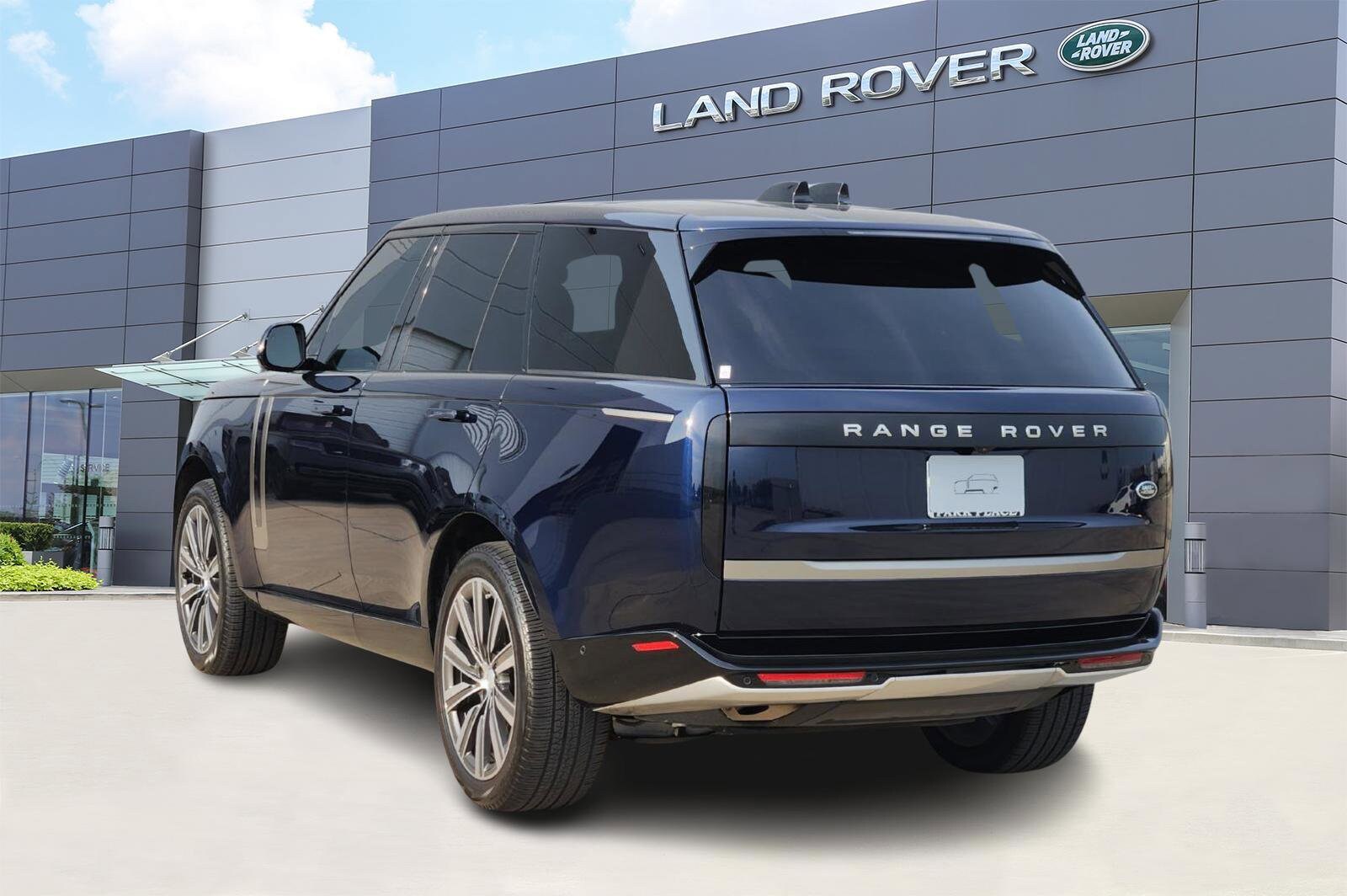 2023 Land Rover Range Rover SE photo 4