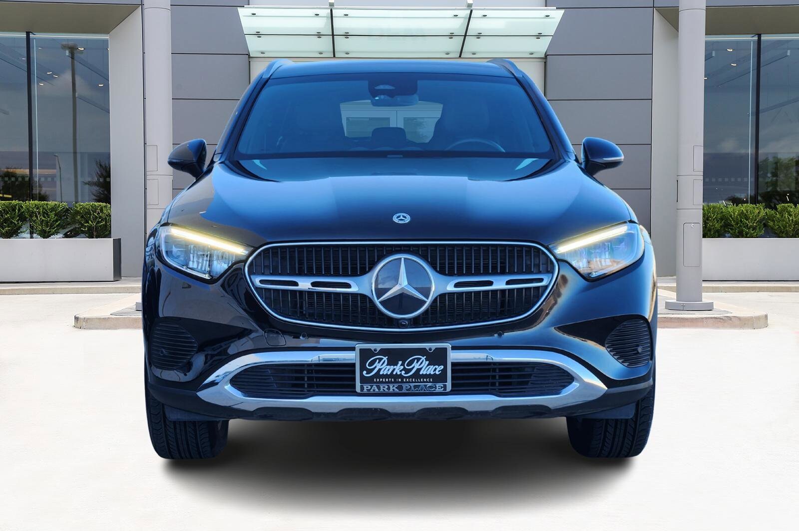2024 Mercedes Benz GLC 300 photo 2