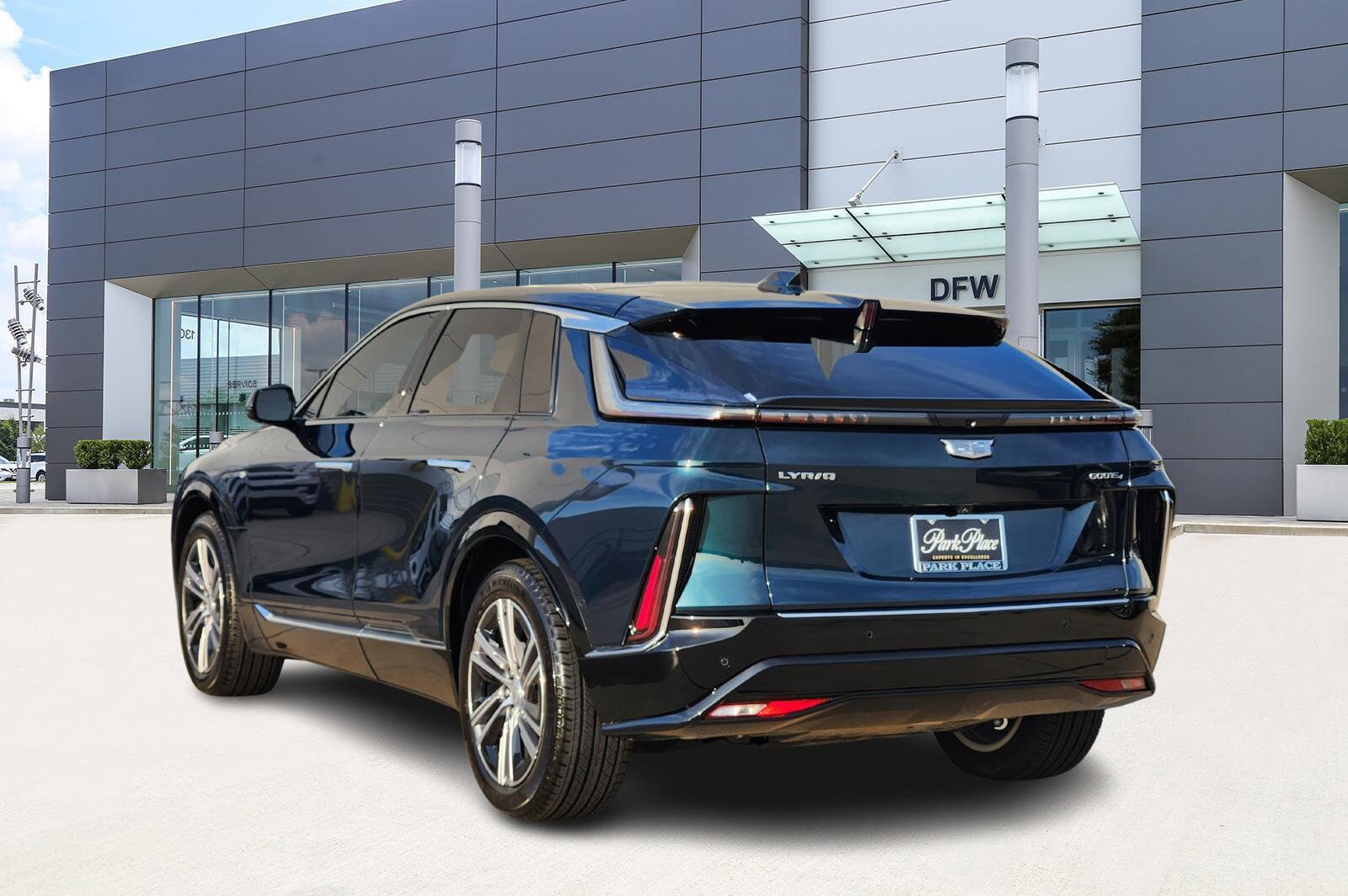 2025 Cadillac Lyriq Luxury photo 4