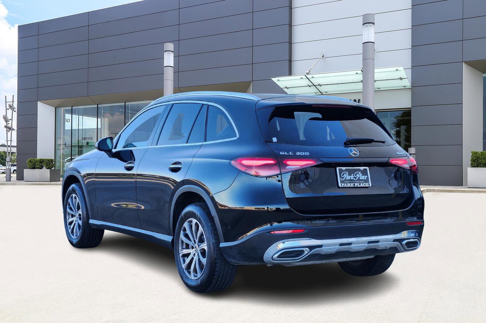 2024 Mercedes Benz GLC 300 photo 4