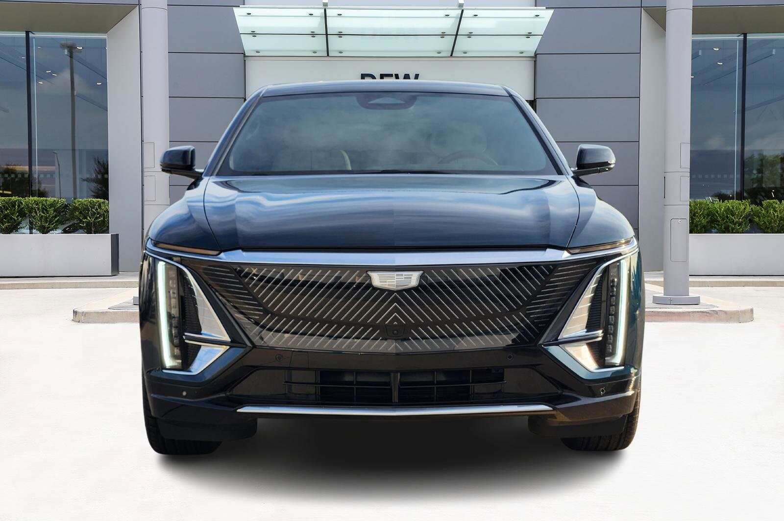 2025 Cadillac Lyriq Luxury photo 2
