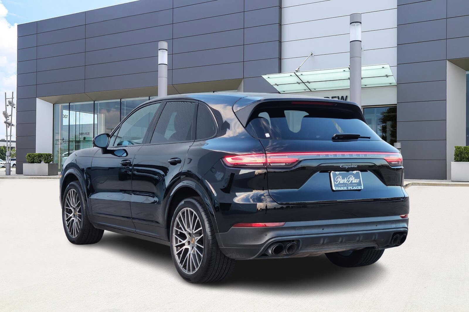 2023 Porsche Cayenne Platinum Edition photo 3