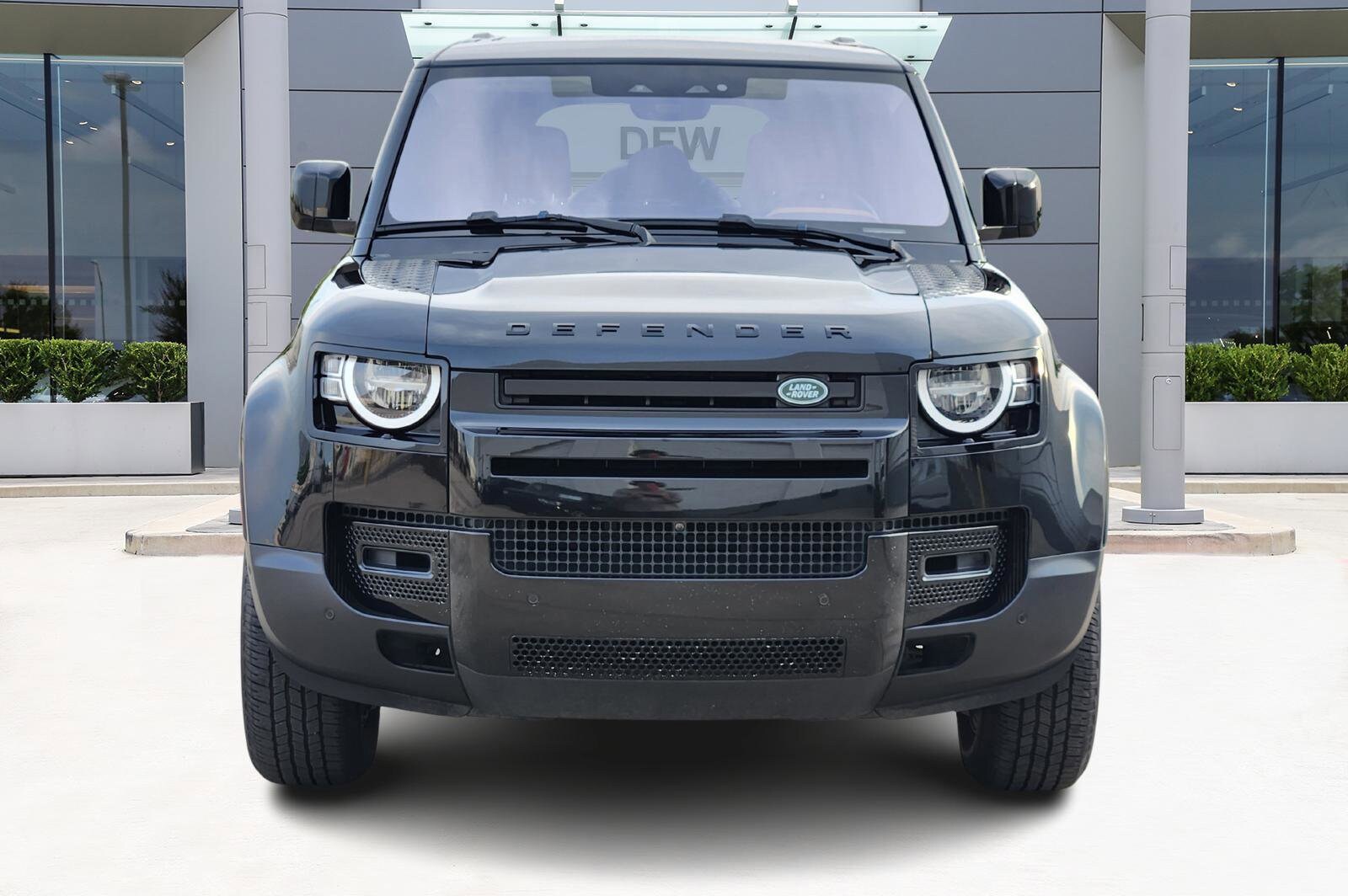 2023 Land Rover Defender S photo 2