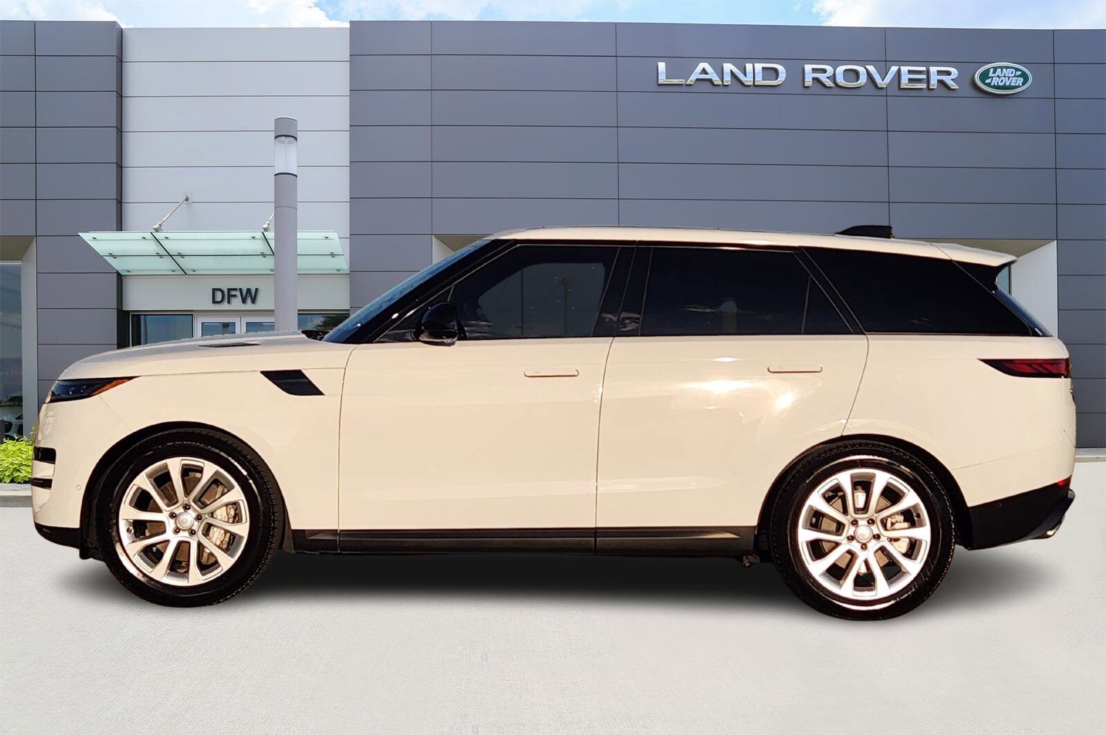 2025 Land Rover Range Rover Sport P360 S photo 3