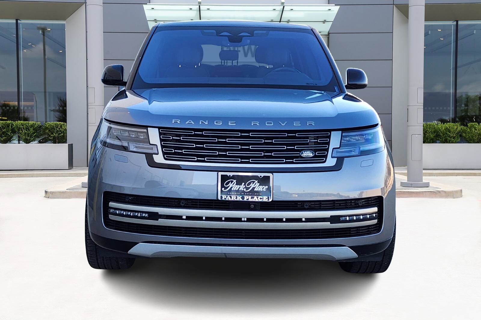 2023 Land Rover Range Rover SE photo 2