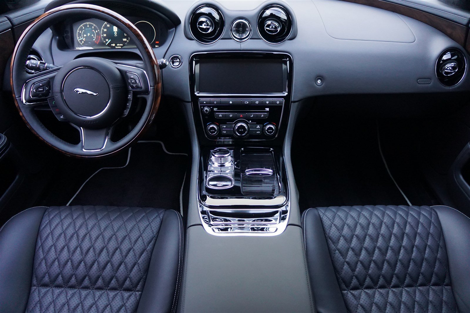 2019 New Jaguar XJ Sedan XJL Supercharged for sale in DFW 2019 New Jaguar XJ Sedan XJL Supercharged for sale in DFW