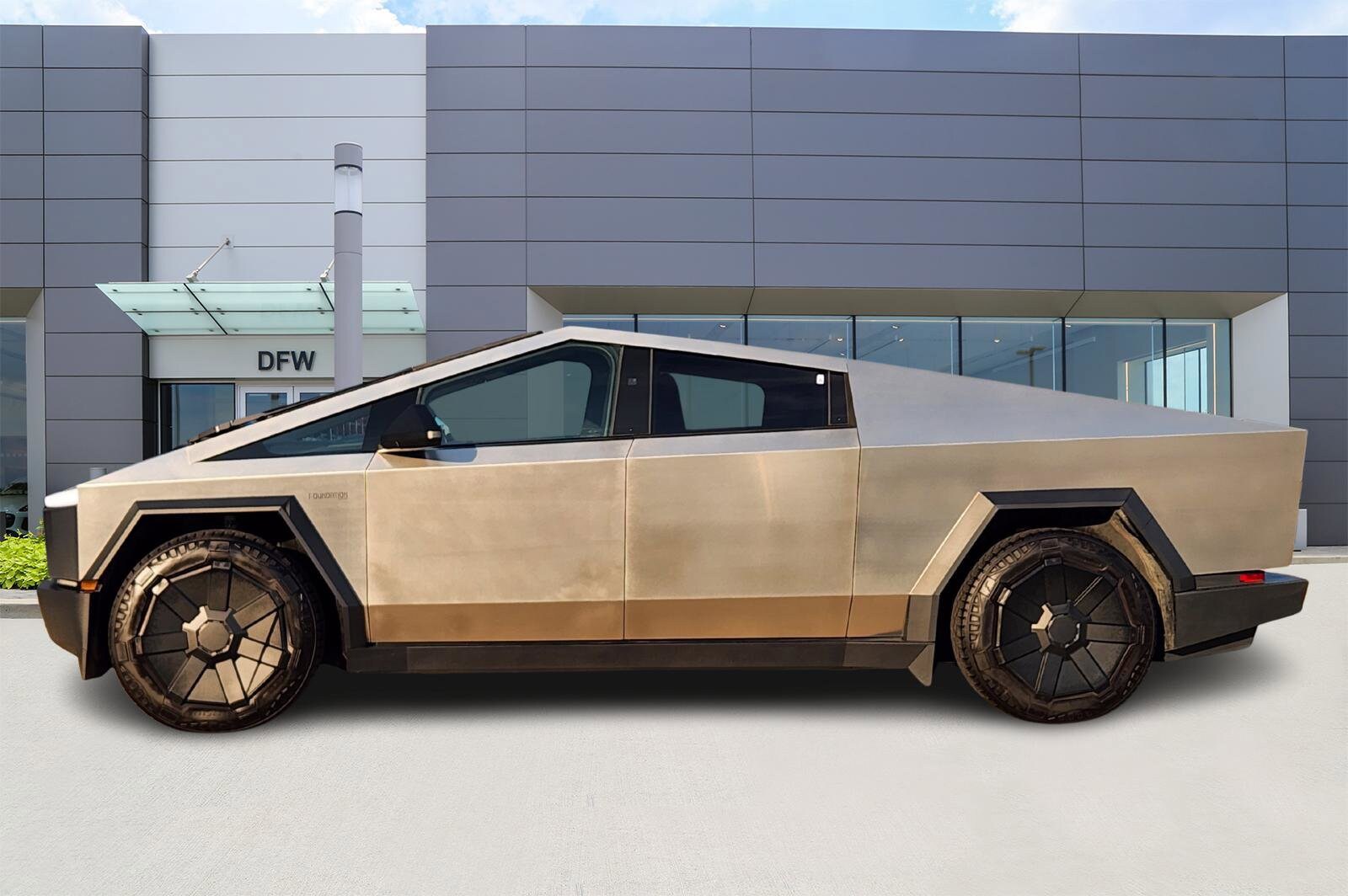 2024 Tesla Cybertruck photo 2