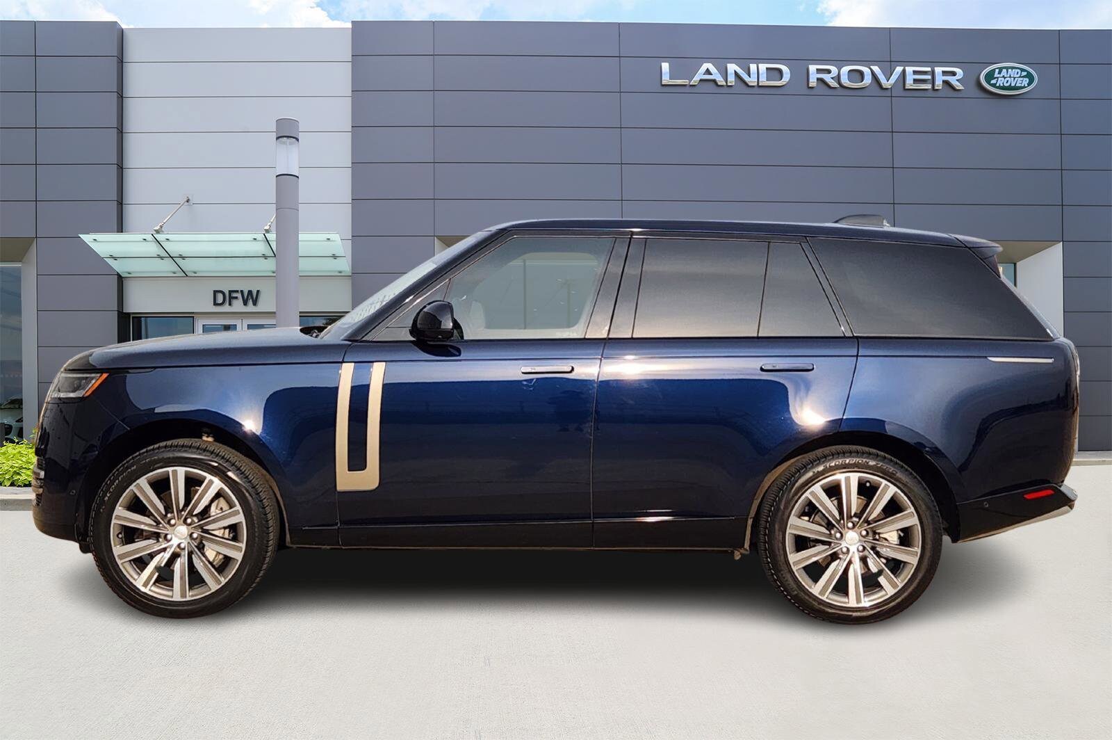 2023 Land Rover Range Rover SE photo 3