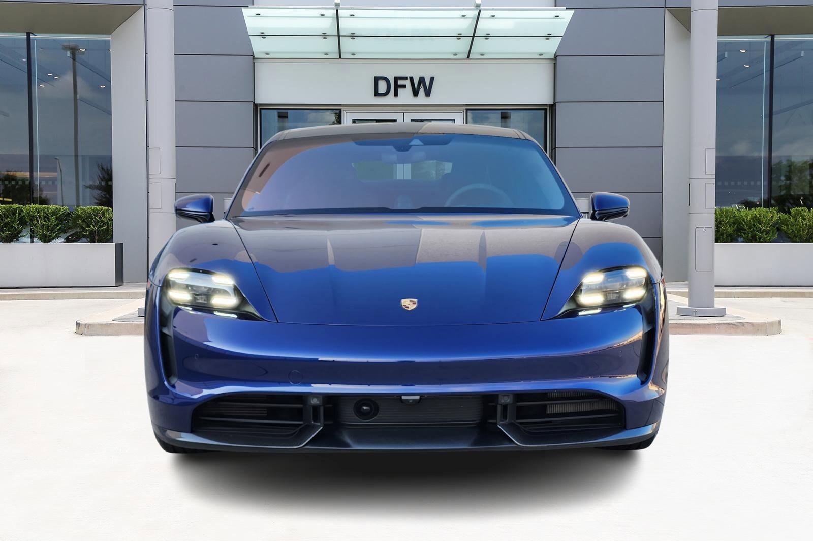 2020 Porsche Taycan Turbo S photo 2