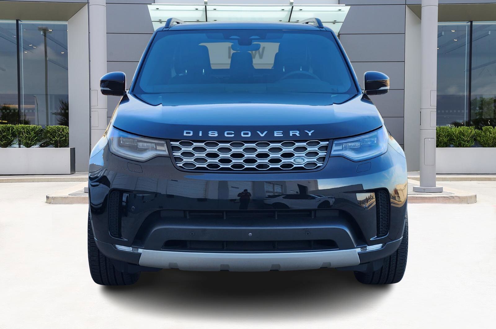 2025 Land Rover Discovery S photo 2