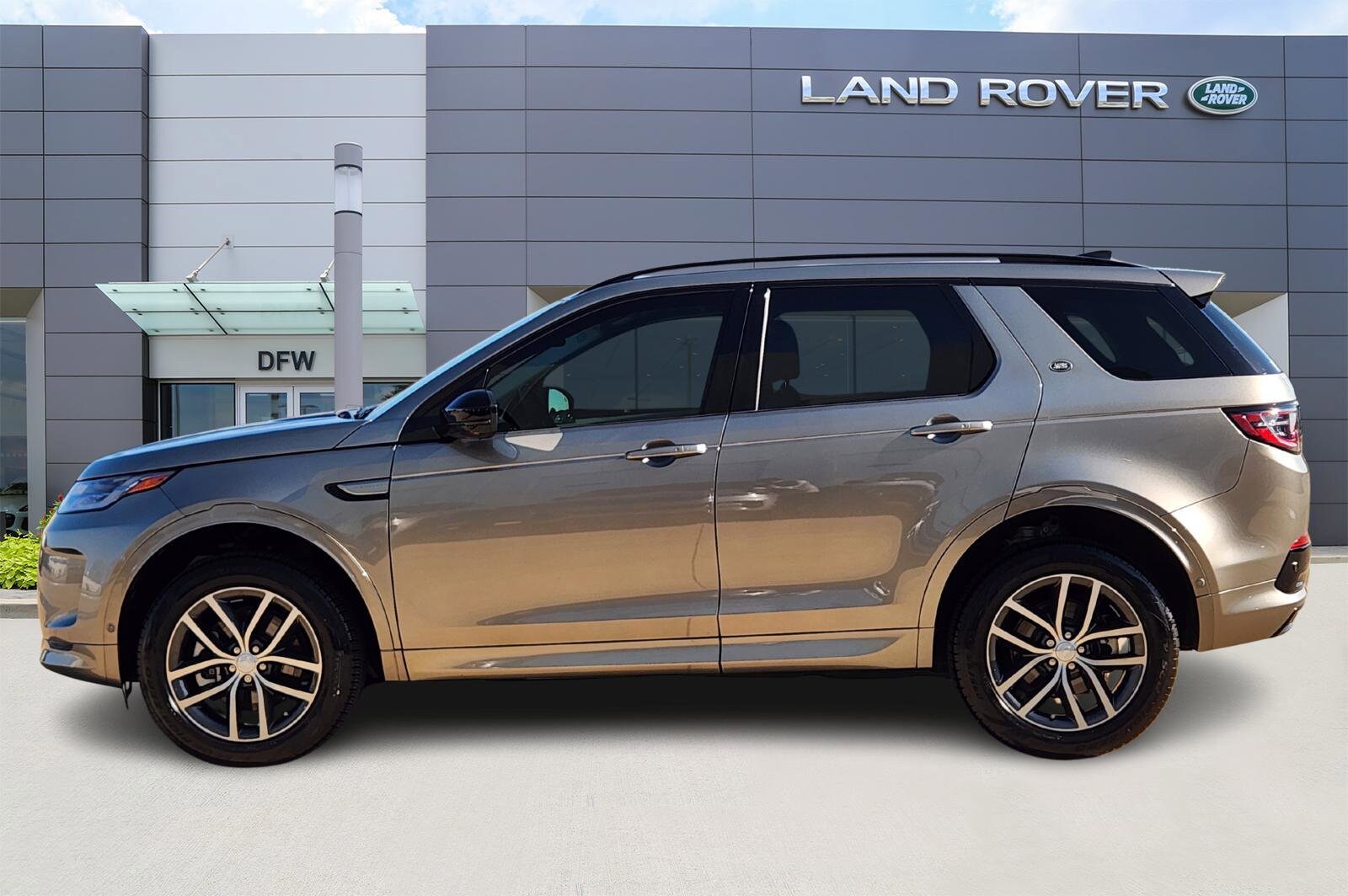 2024 Land Rover Discovery Sport S photo 3