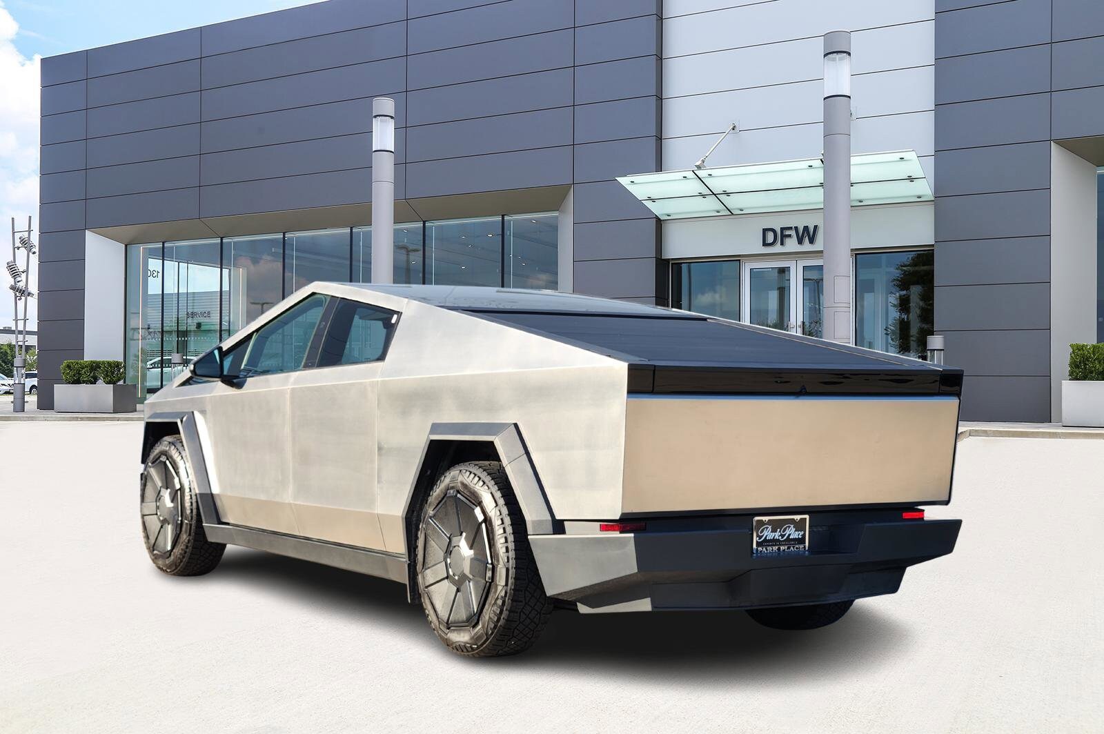 2024 Tesla Cybertruck photo 3