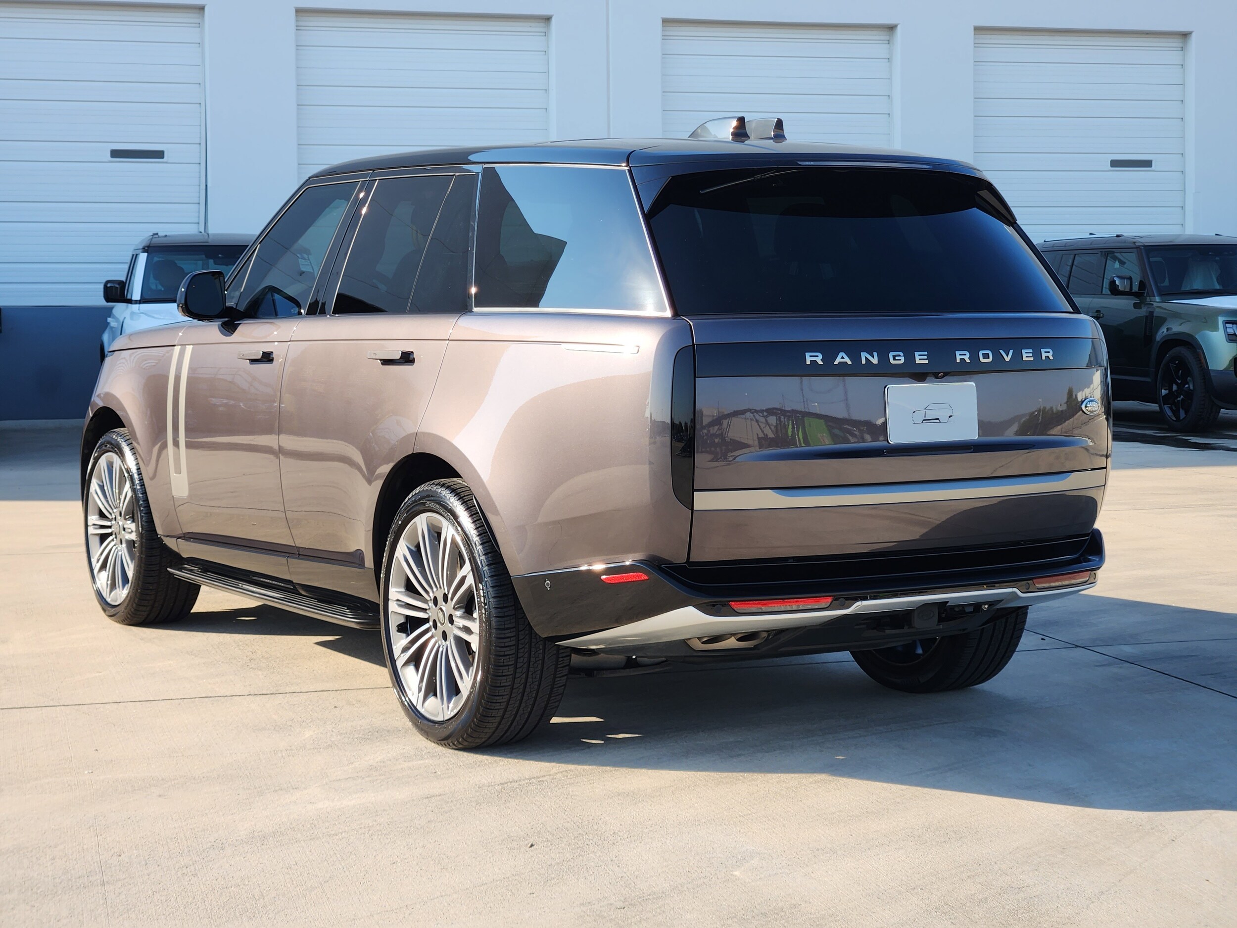 2023 Land Rover Range Rover SE photo 3