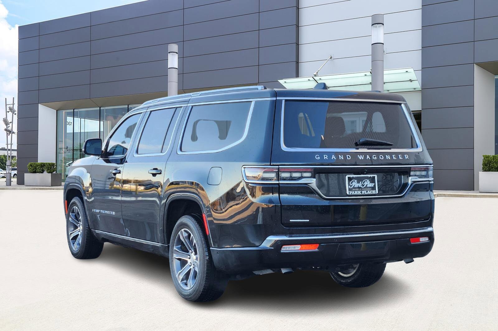 2023 Jeep Grand Wagoneer L photo 4