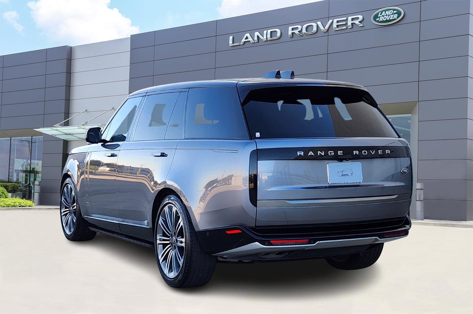 2023 Land Rover Range Rover SE photo 4