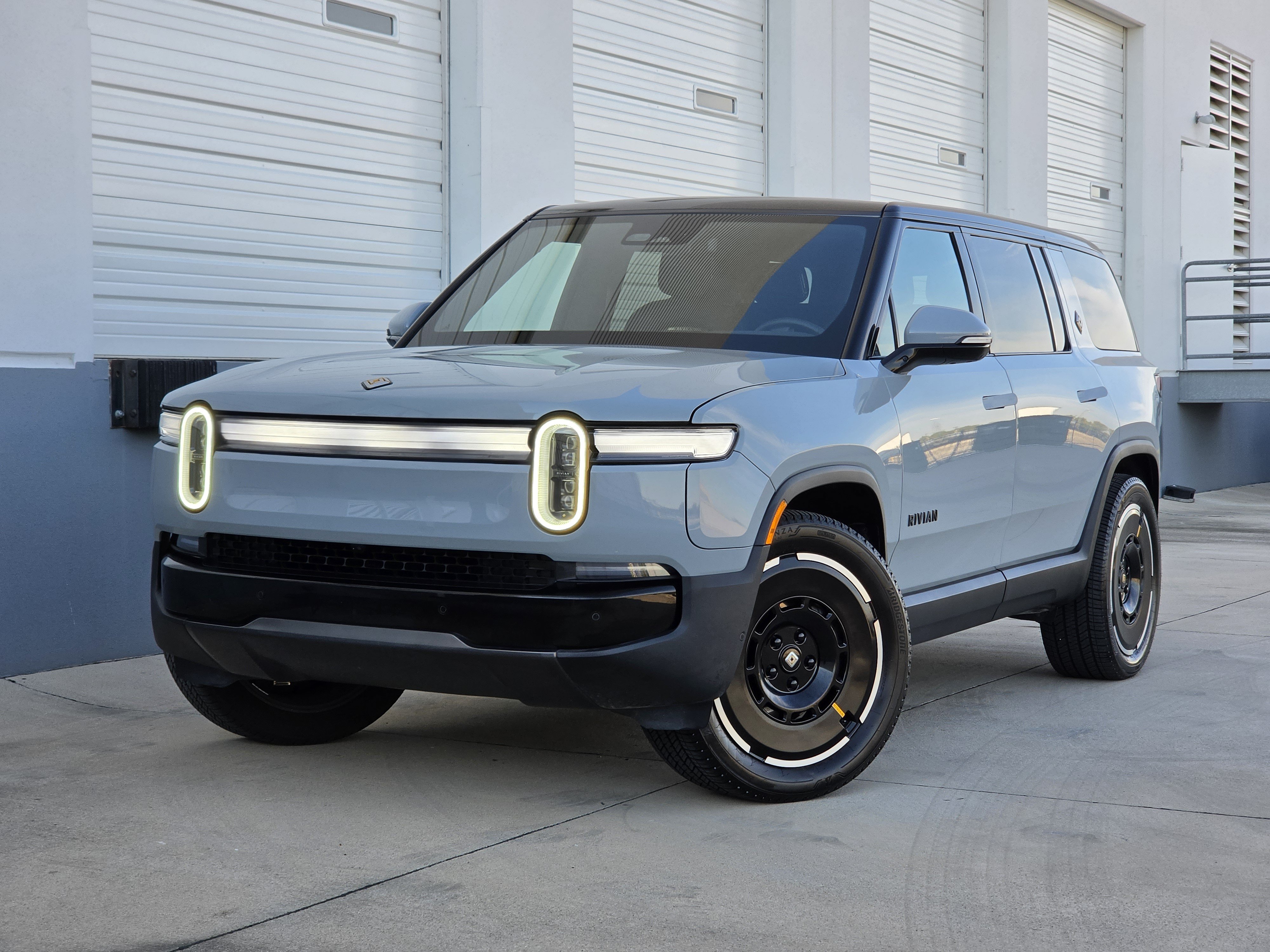  Rivian R1S
