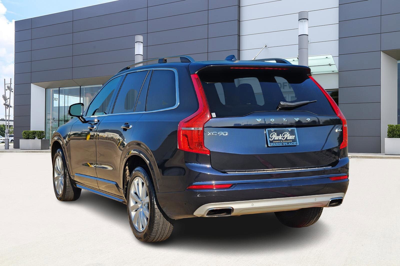 2017 Volvo XC90 Momentum photo 4