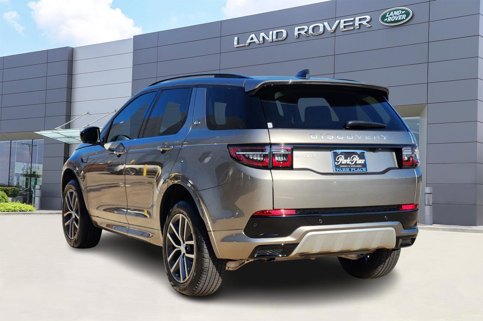 2024 Land Rover Discovery Sport S photo 4