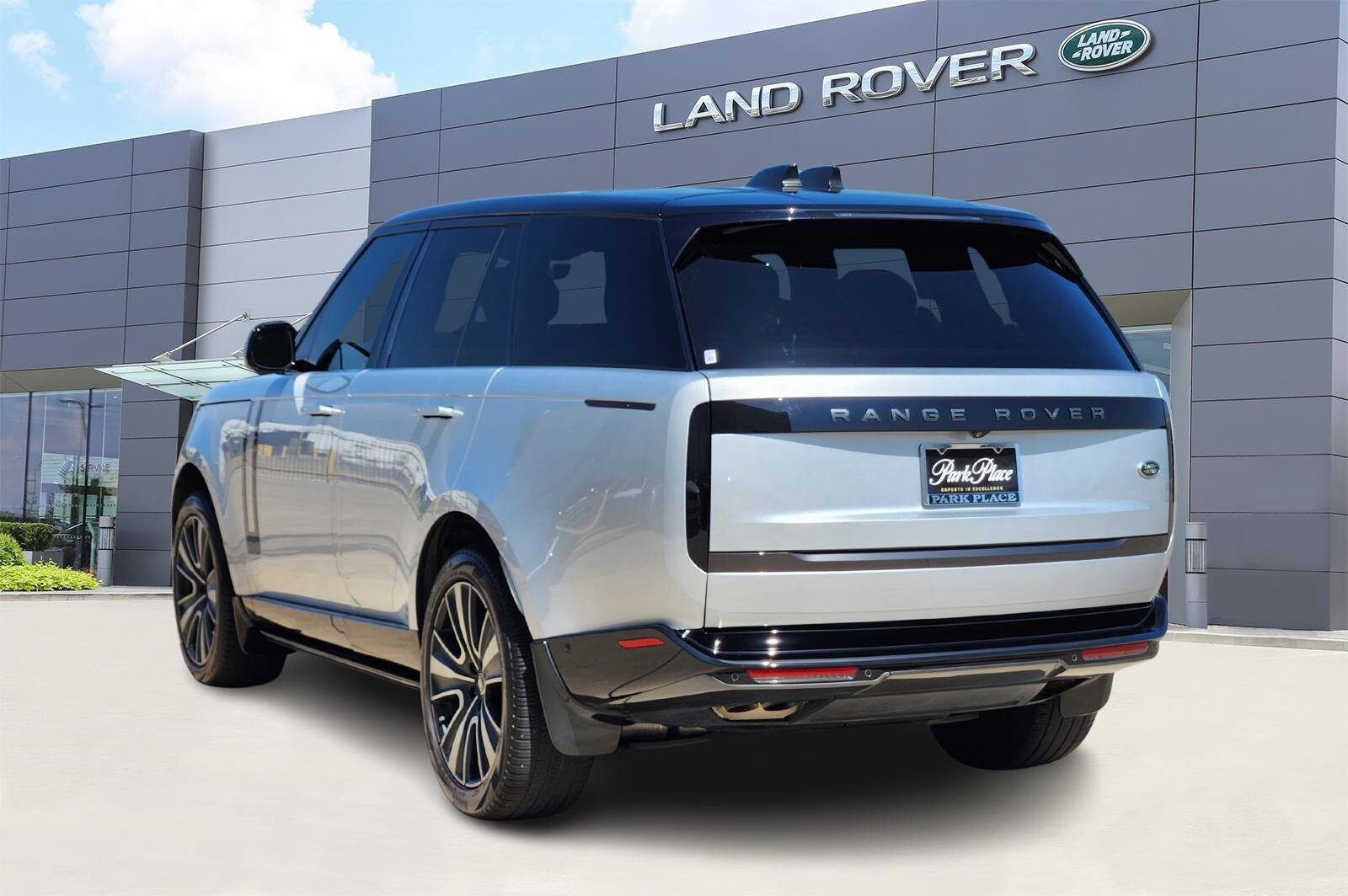 2023 Land Rover Range Rover SE photo 4