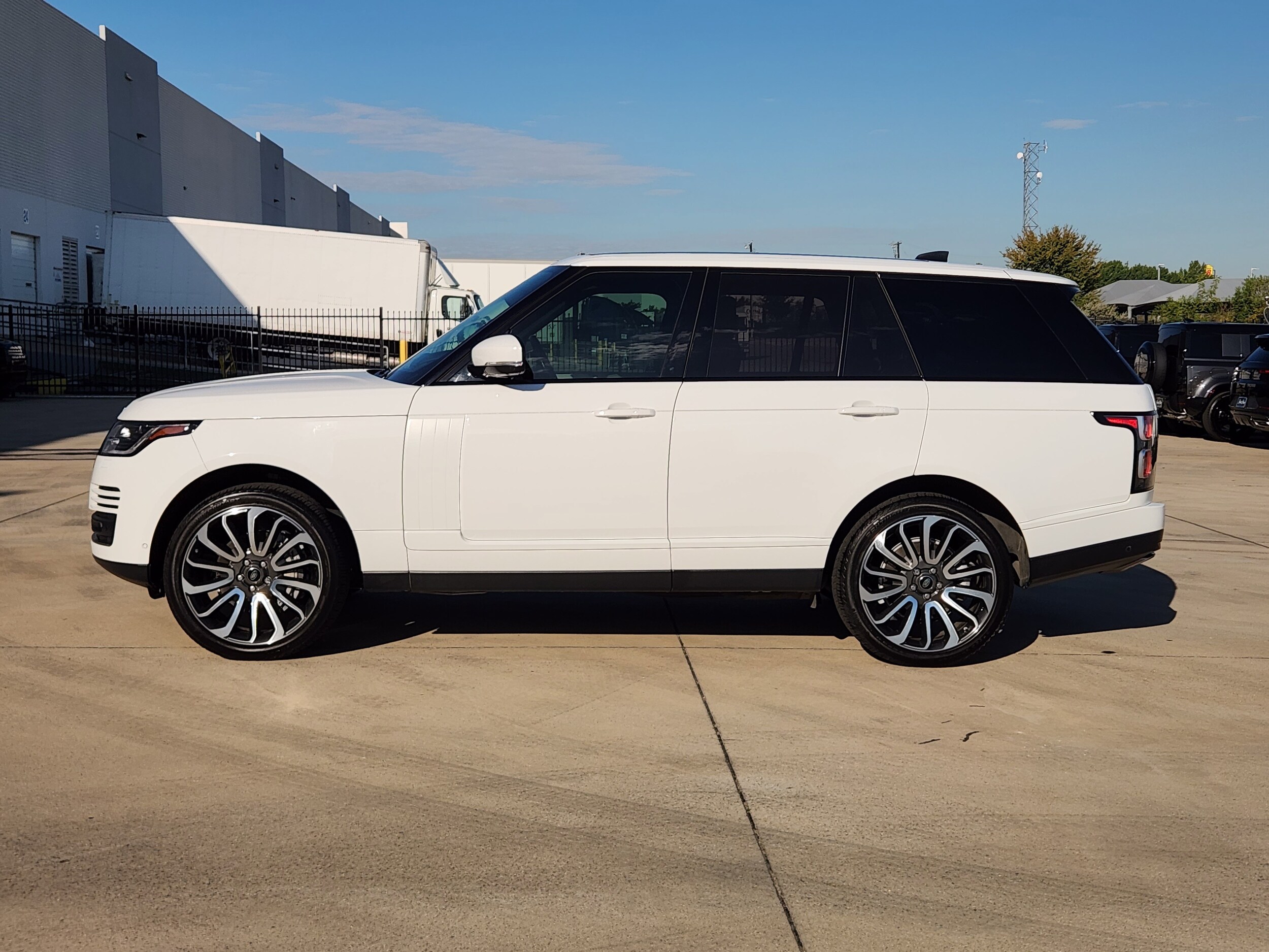 2021 Land Rover Range Rover HSE photo 2