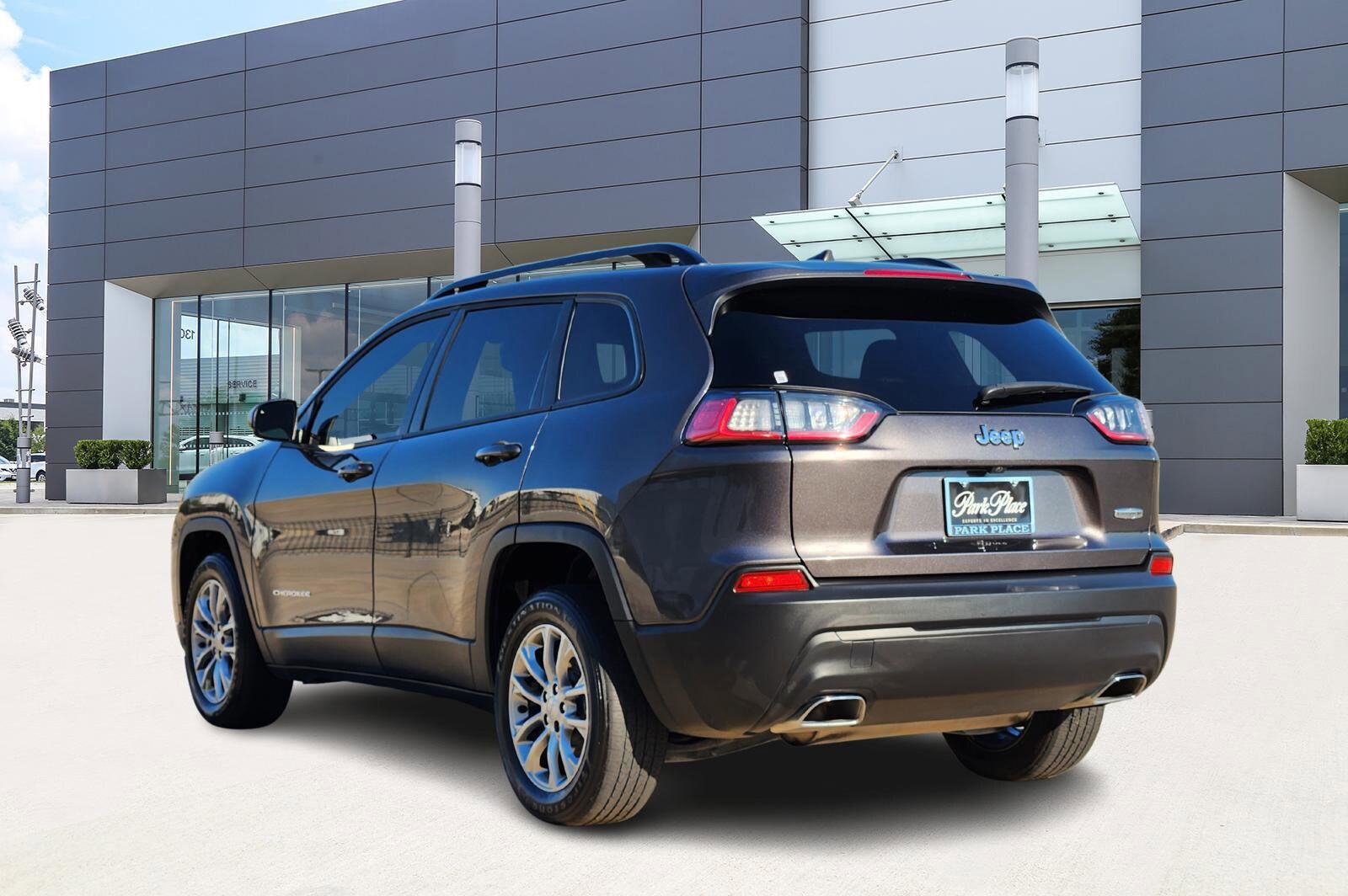 2022 Jeep Cherokee Latitude Lux photo 3