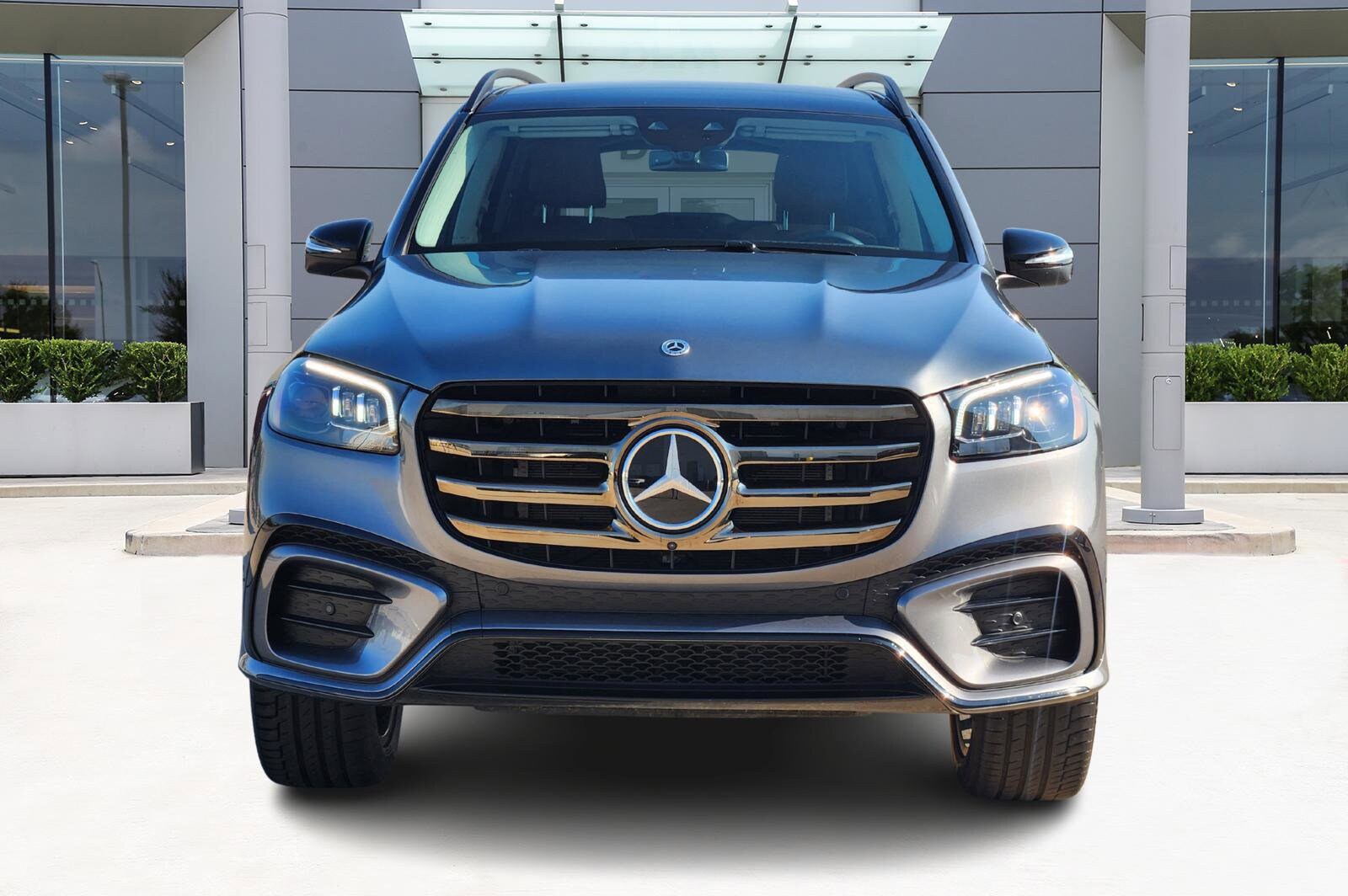 2024 Mercedes Benz GLS 450 photo 2